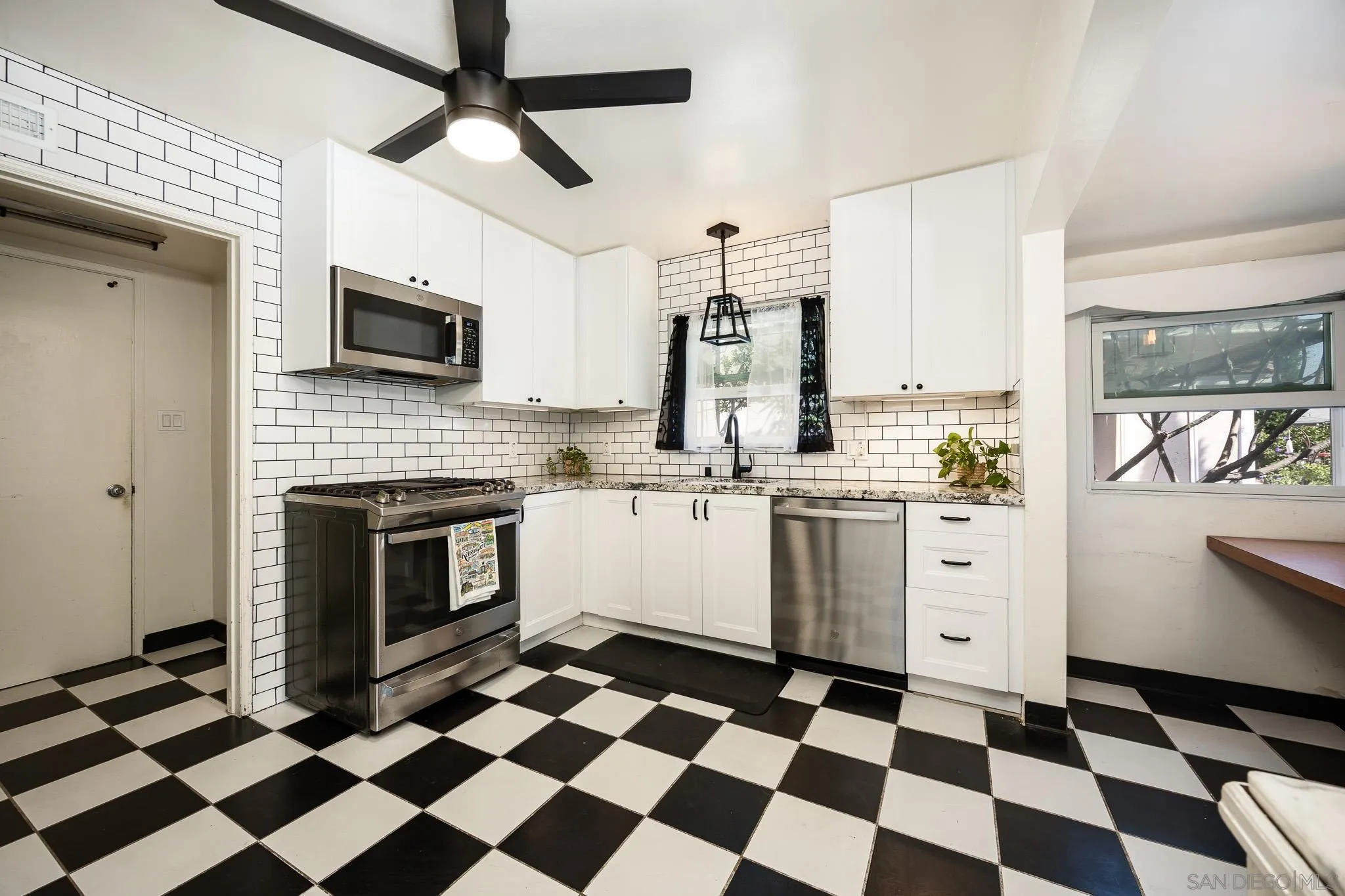 https://cdn.realtyfeed.com/cdn/127/250041195/93c3cf1837ed09e74e7aa06f08b7476a.webp