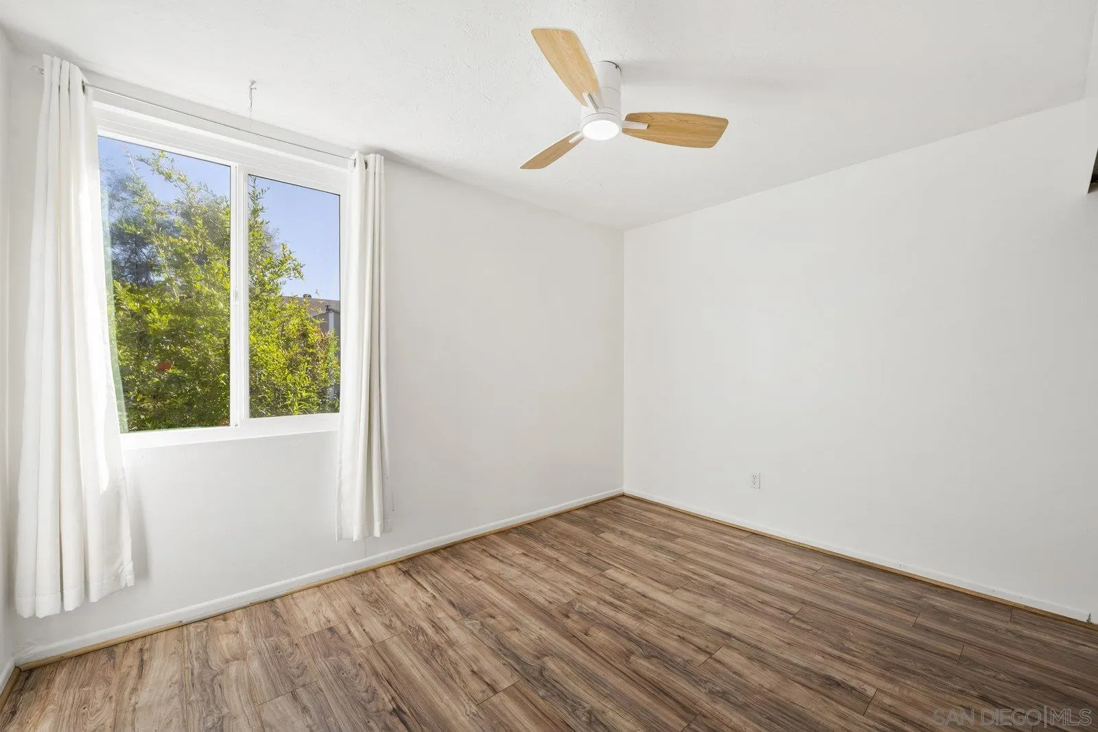 https://cdn.realtyfeed.com/cdn/127/250041196/6f09c84c24ad5dd99ad6843e1f9c57b2.webp