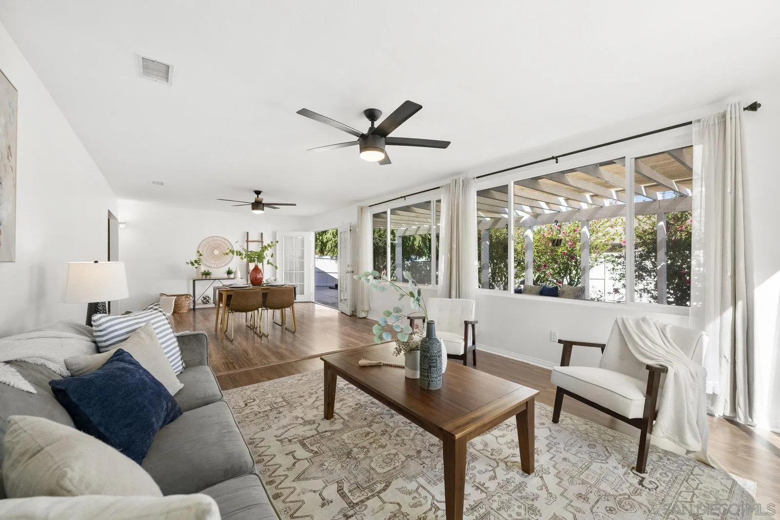 https://cdn.realtyfeed.com/cdn/127/250041196/8a52bedb5f55bb6df45e1c01ca7c1ab6.webp