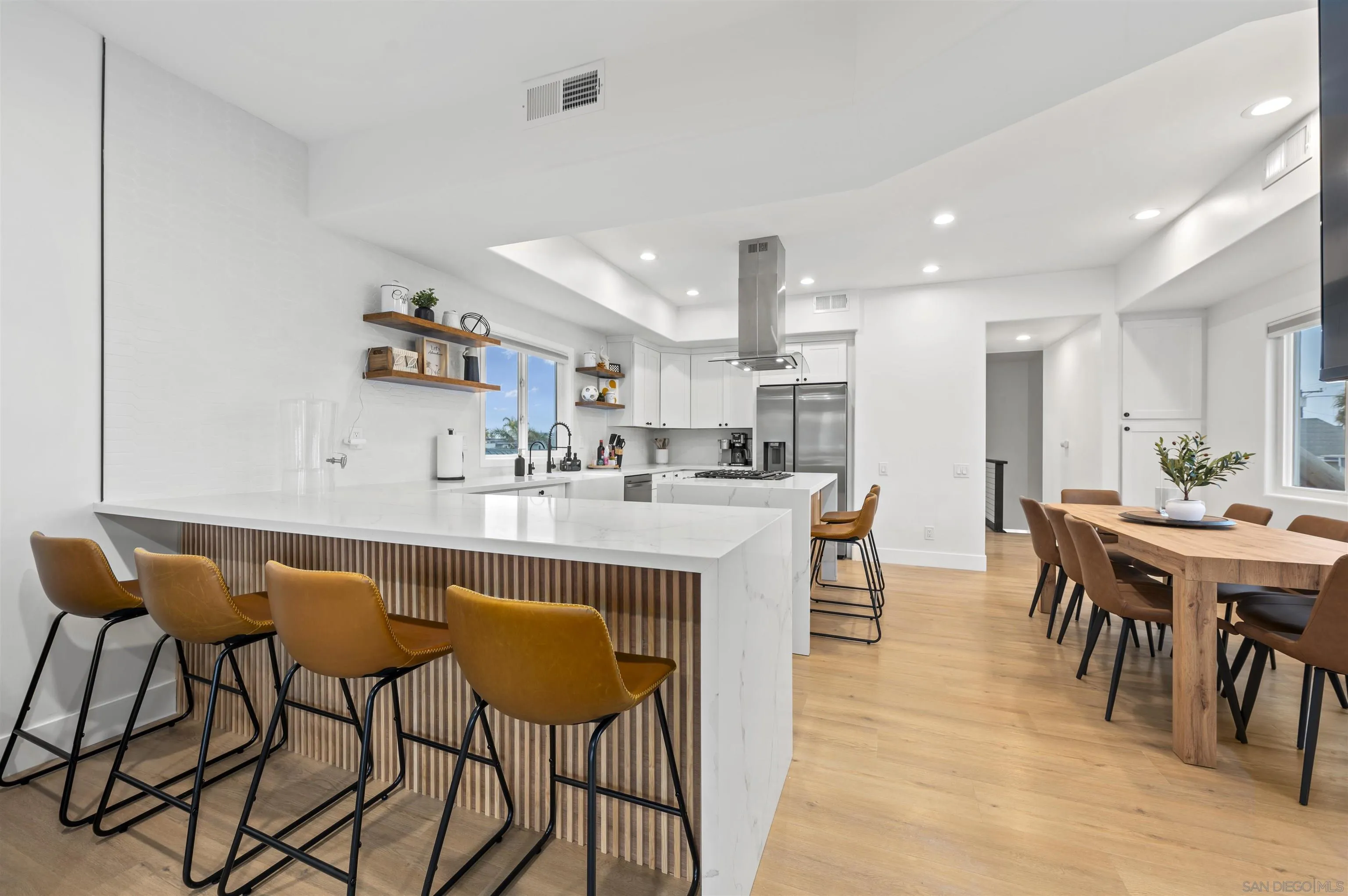 https://cdn.realtyfeed.com/cdn/127/250041200/1e69c7ff75e7f777477a46dfc3566f18.webp