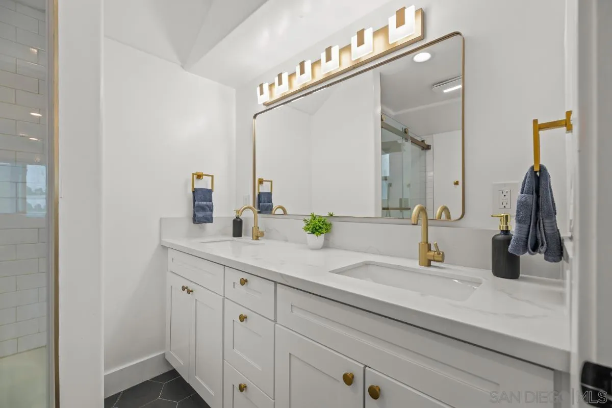 https://cdn.realtyfeed.com/cdn/127/250041200/5287db979f60dee9d8b5d1f5811eaead.webp