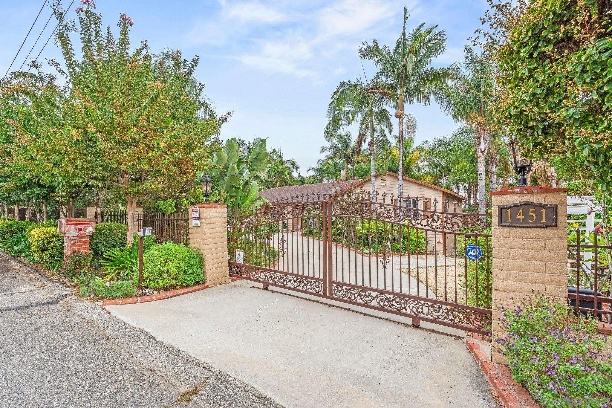 https://cdn.realtyfeed.com/cdn/127/250041202/ac039c12603f3c04b4fdd0bd64055ca4.webp