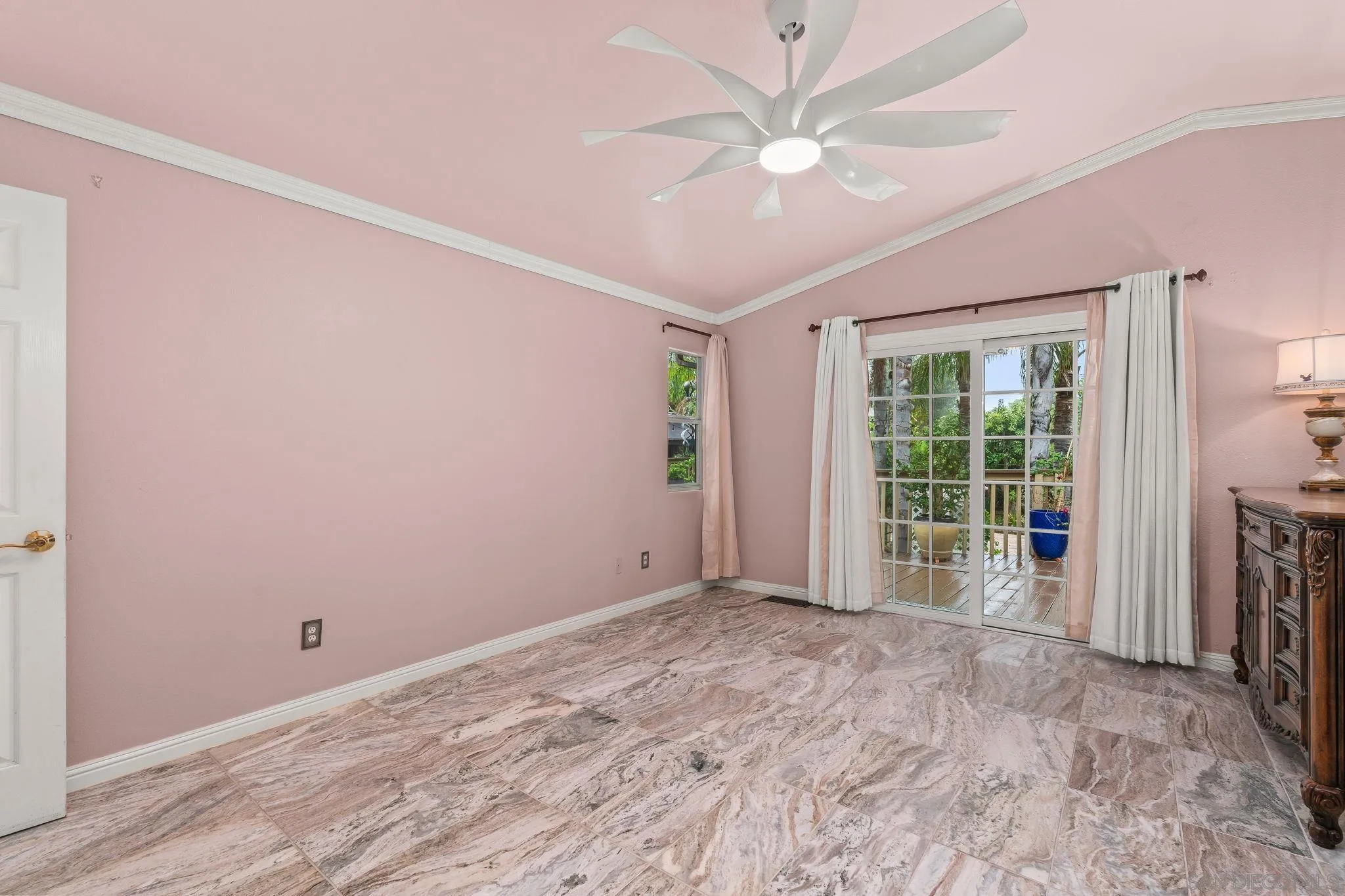 https://cdn.realtyfeed.com/cdn/127/250041202/ca2c8fe2fef09c61fec8e37a1be405f8.webp