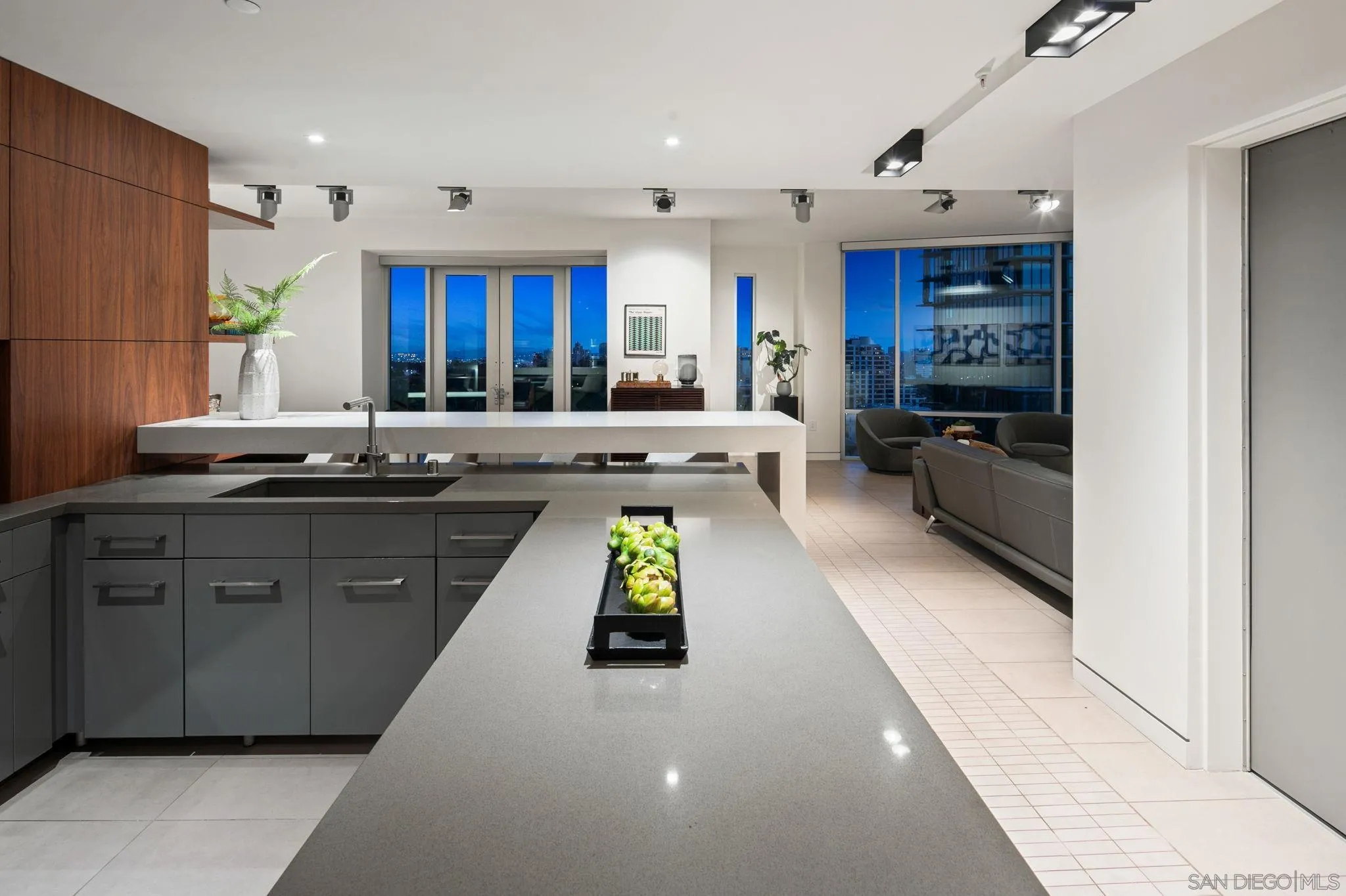 Photo #3: 250041206 Listing 