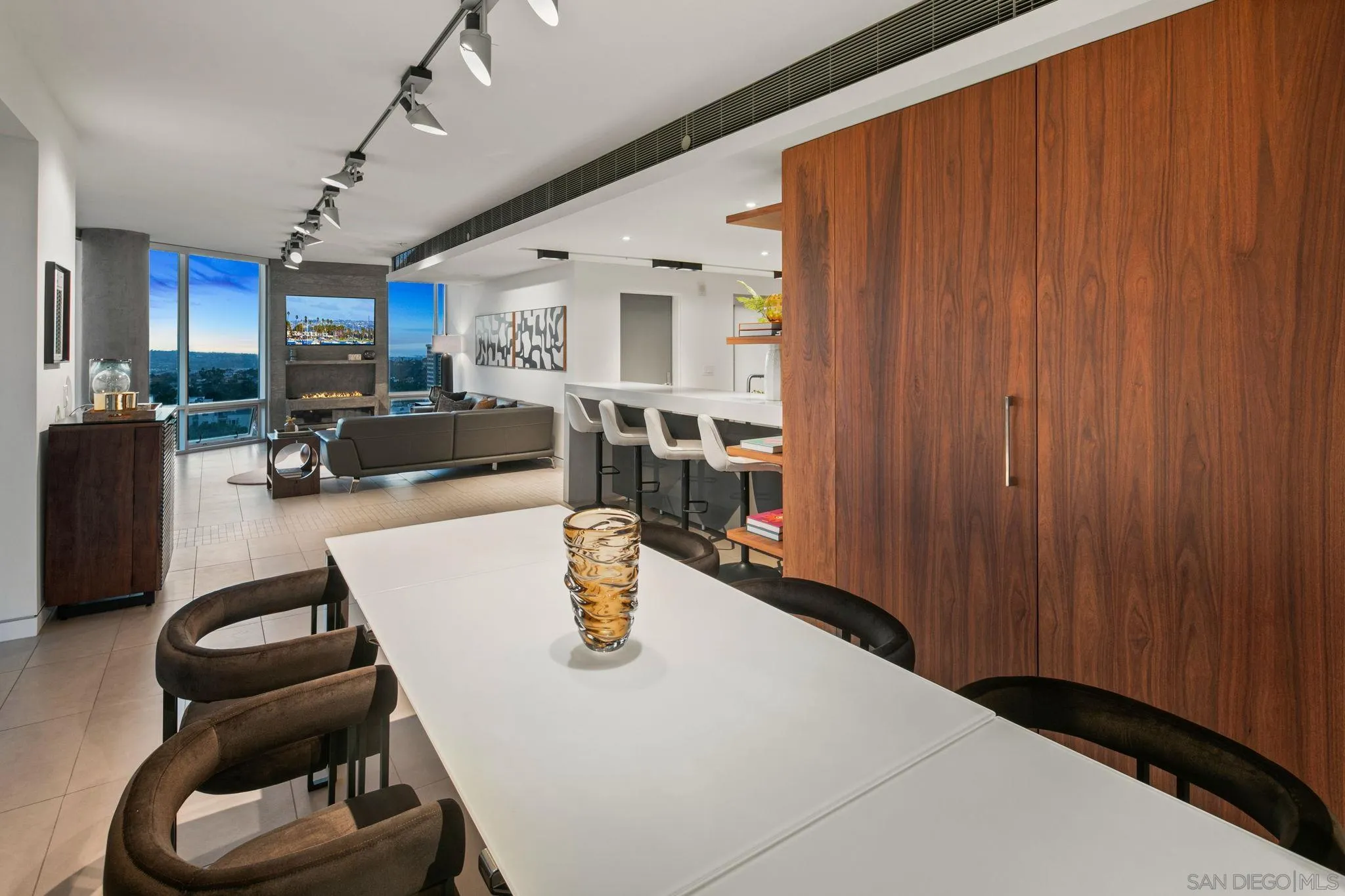 https://cdn.realtyfeed.com/cdn/127/250041206/39a1c9696d6f1b878372e3b012df41e0.webp