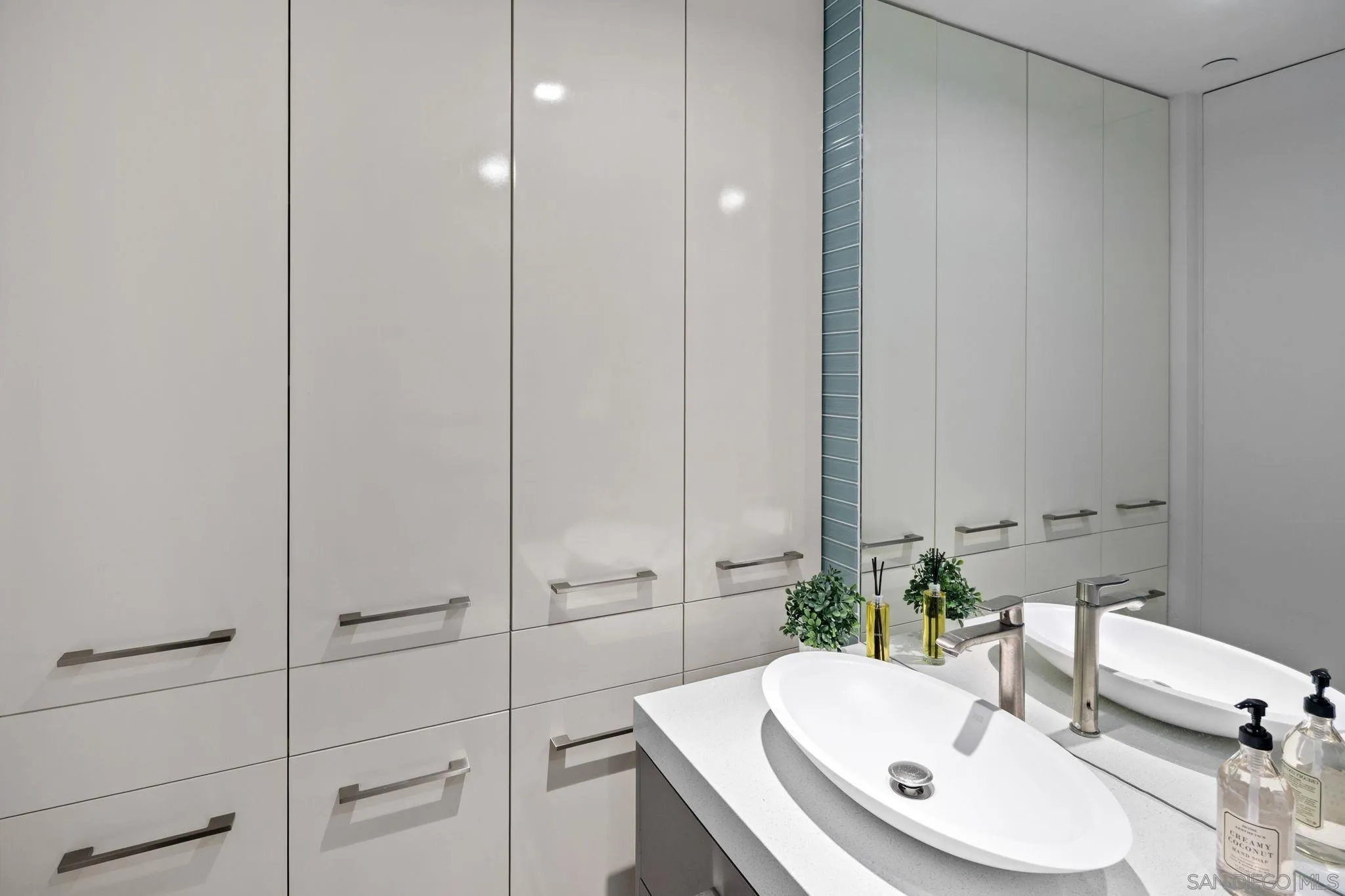 https://cdn.realtyfeed.com/cdn/127/250041206/6acec532c4aa45e36735489a6de525bb.webp