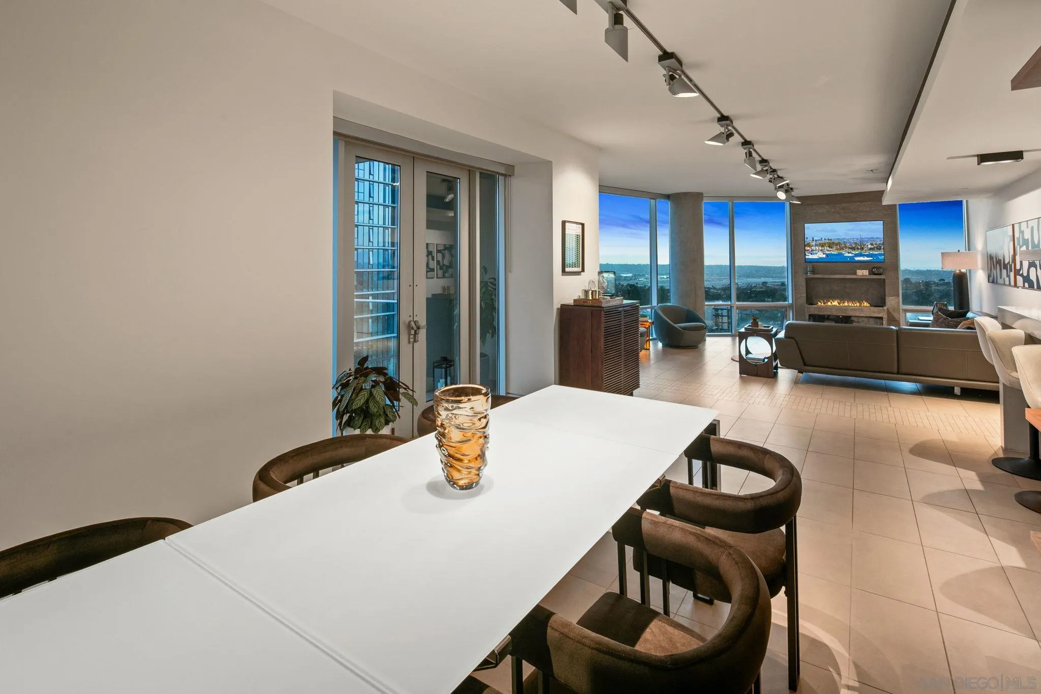https://cdn.realtyfeed.com/cdn/127/250041206/6ef719eddad7b30b2ad1d9a77cfffa7d.webp