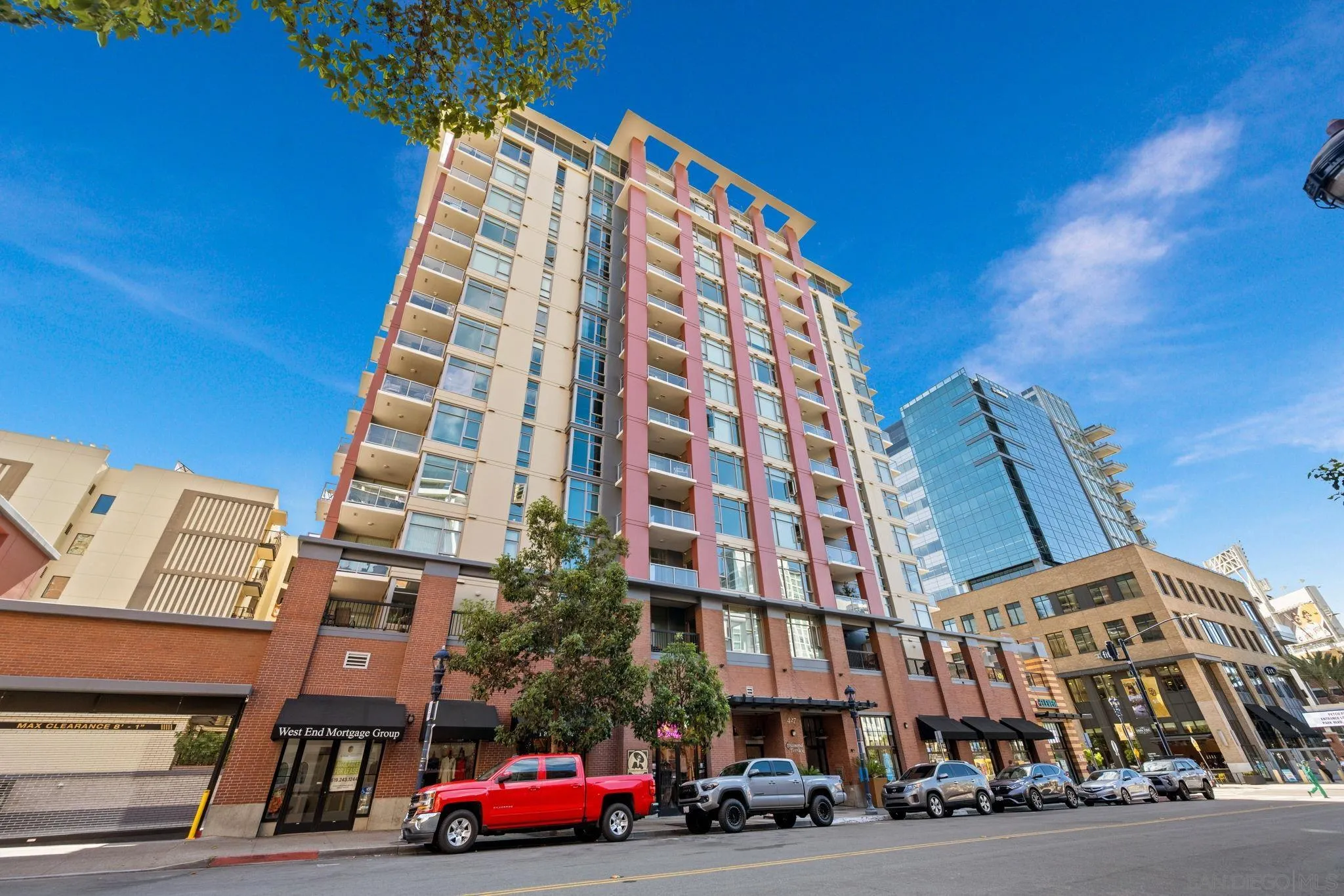 https://cdn.realtyfeed.com/cdn/127/250041207/437db5e8d66578856181ee89f0d8b9e1.webp