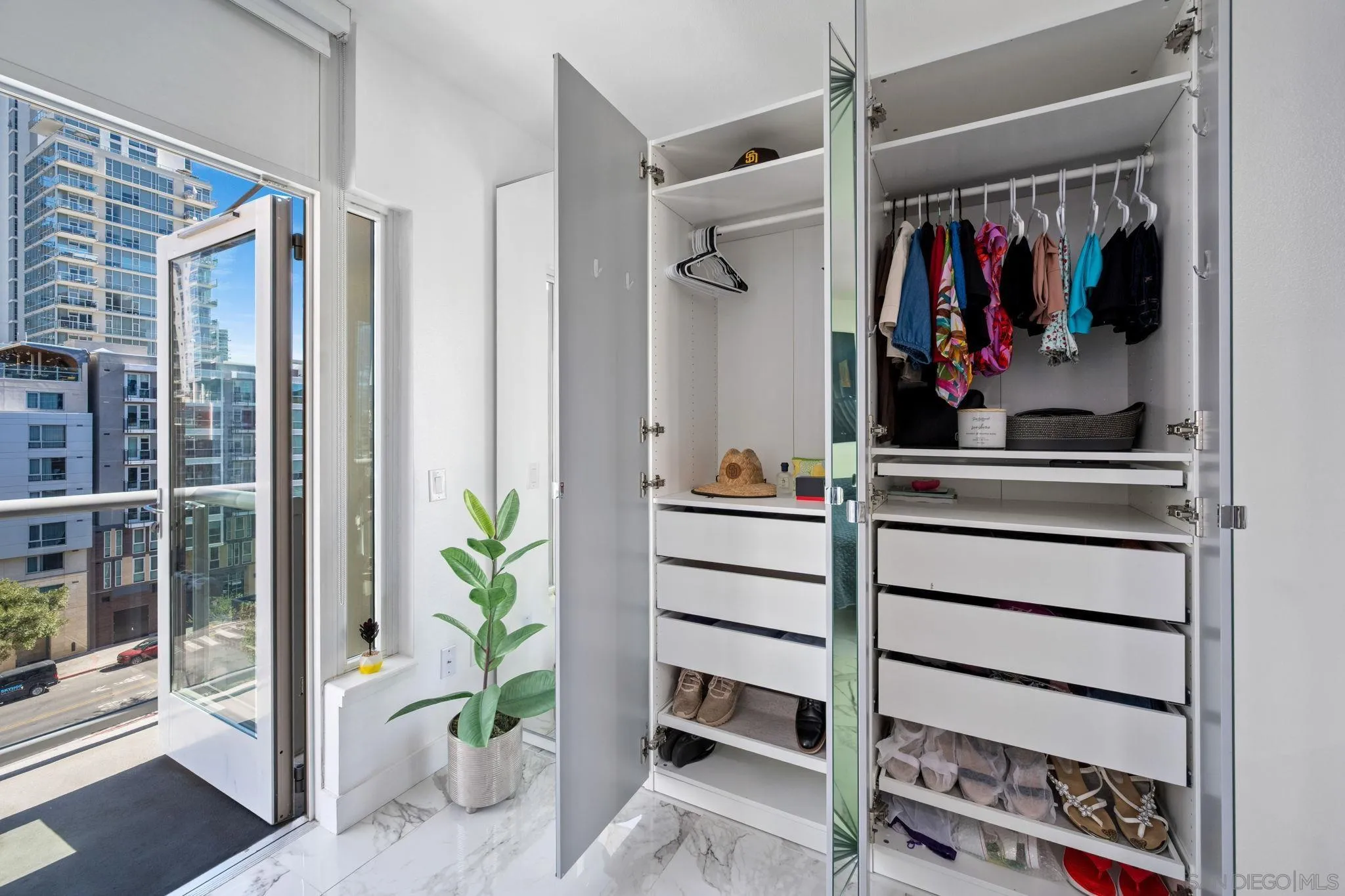 https://cdn.realtyfeed.com/cdn/127/250041207/56d71cdab30d96d5dae16c685ab4fc6b.webp