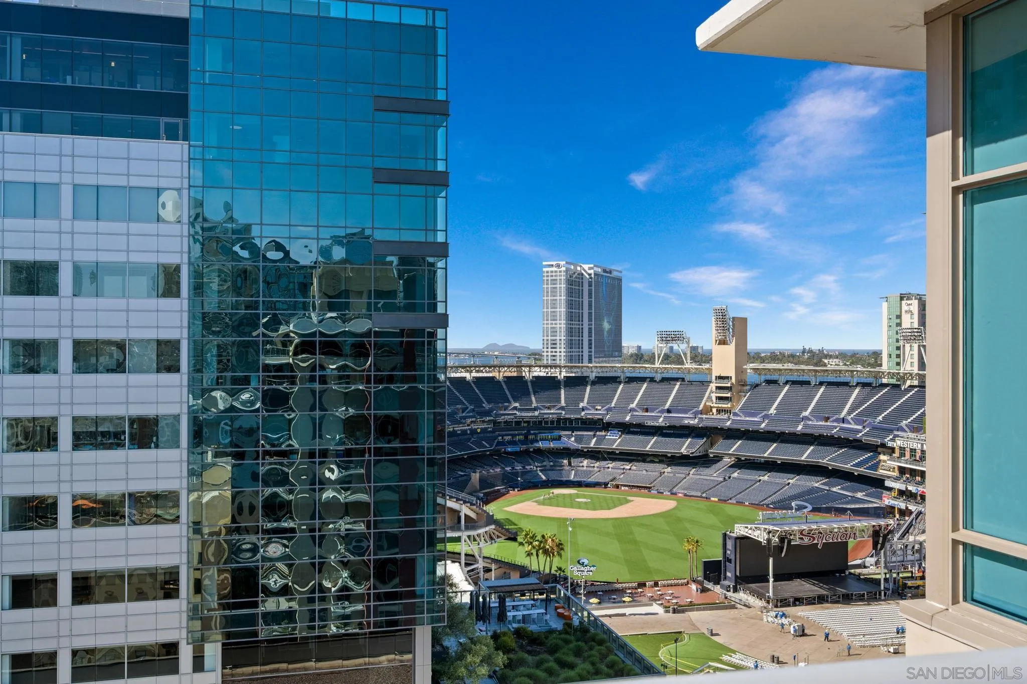 https://cdn.realtyfeed.com/cdn/127/250041207/7993b77a18e86885865e354aaeb75e5c.webp