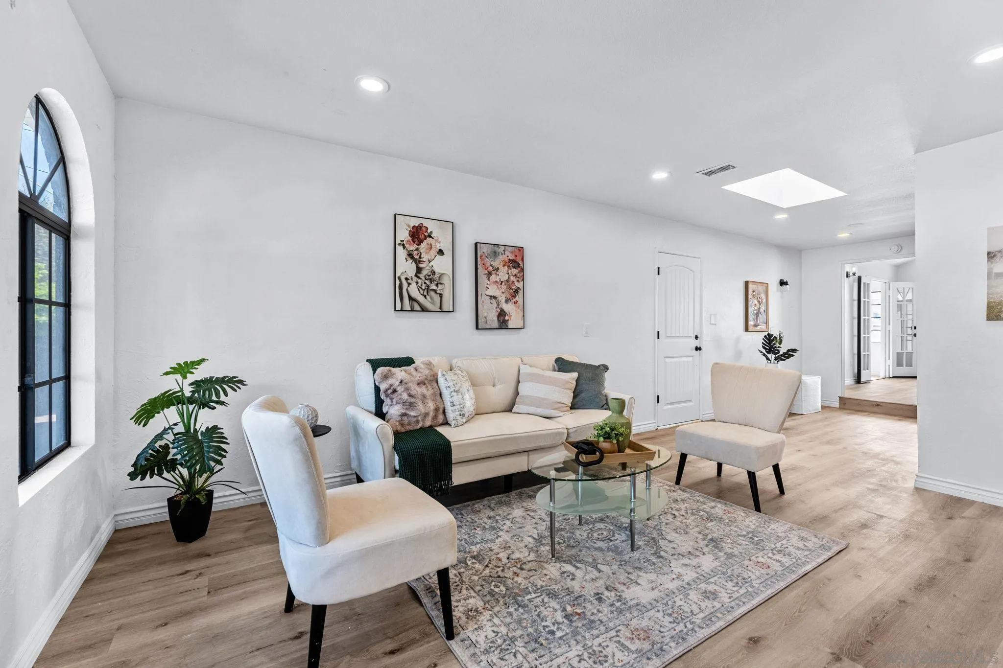 https://cdn.realtyfeed.com/cdn/127/250041208/23d86c015425c3e2598658d35e1d69af.webp
