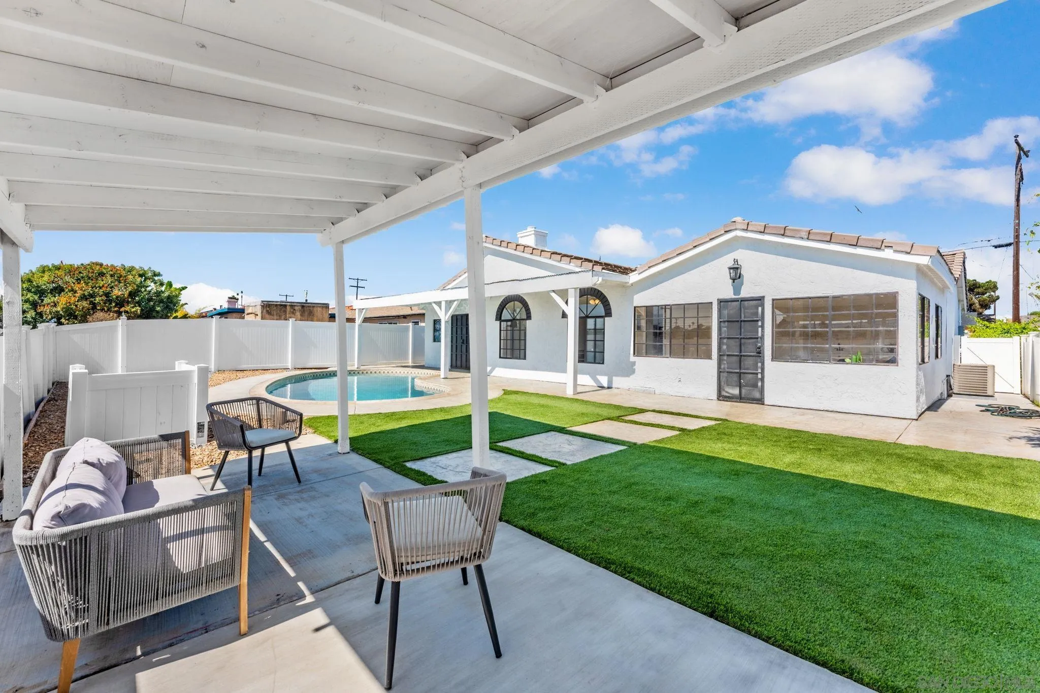https://cdn.realtyfeed.com/cdn/127/250041208/2ea06e924e692e4e8170e39655774e95.webp