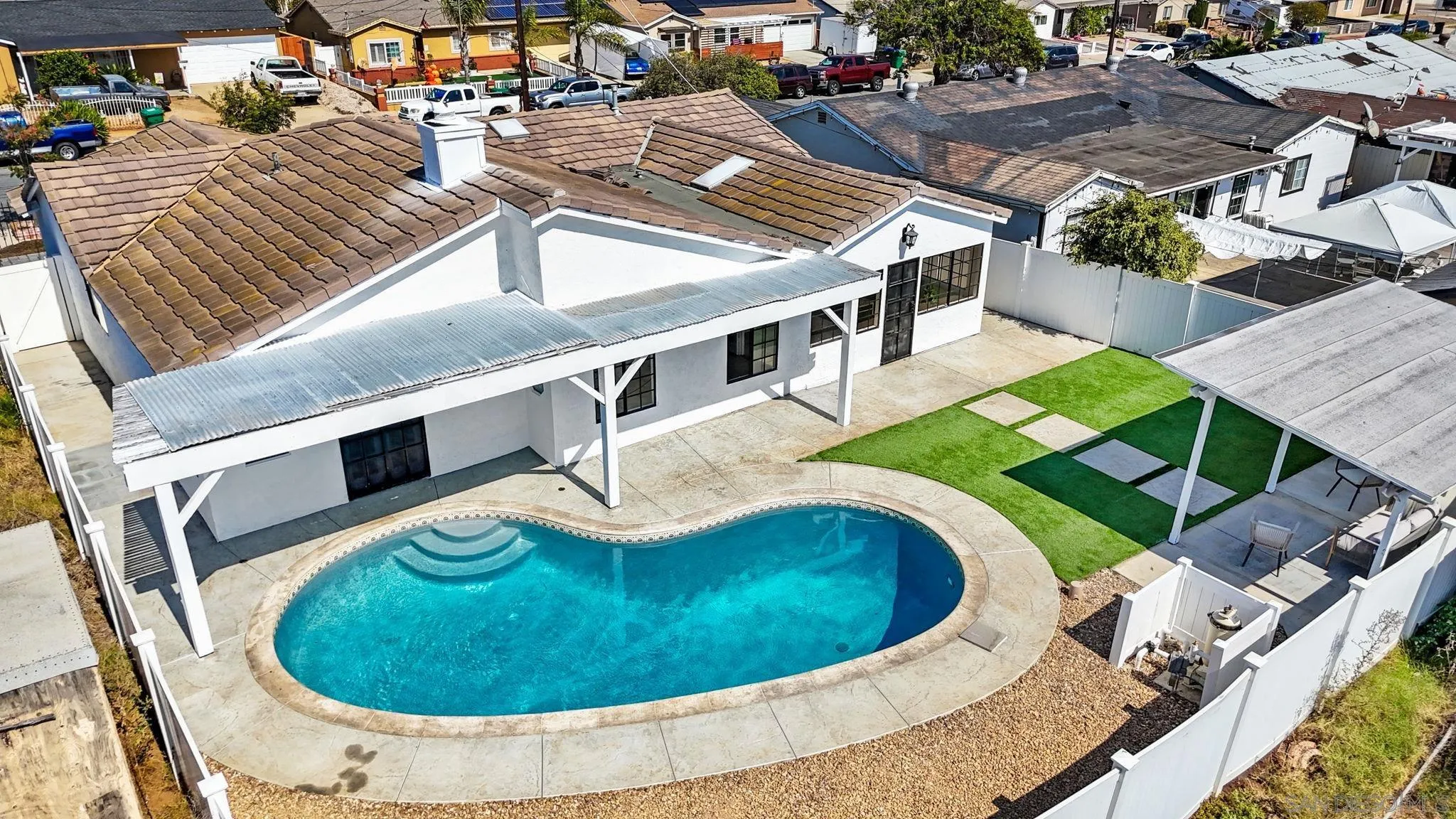 https://cdn.realtyfeed.com/cdn/127/250041208/cbdeff396e20ba0bb55bb74ce9531e7b.webp