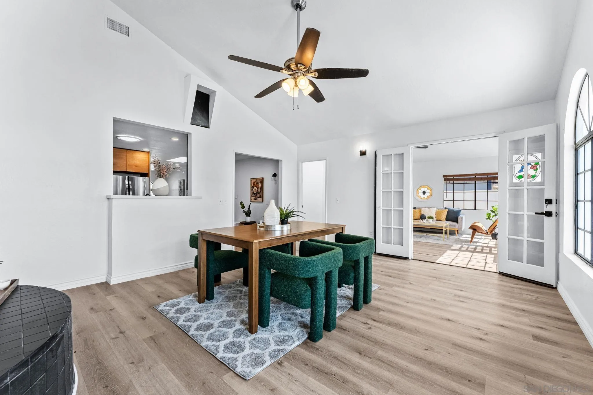 https://cdn.realtyfeed.com/cdn/127/250041208/ddfc86431bf5f8ac5fbfbdfdcfb16c8a.webp