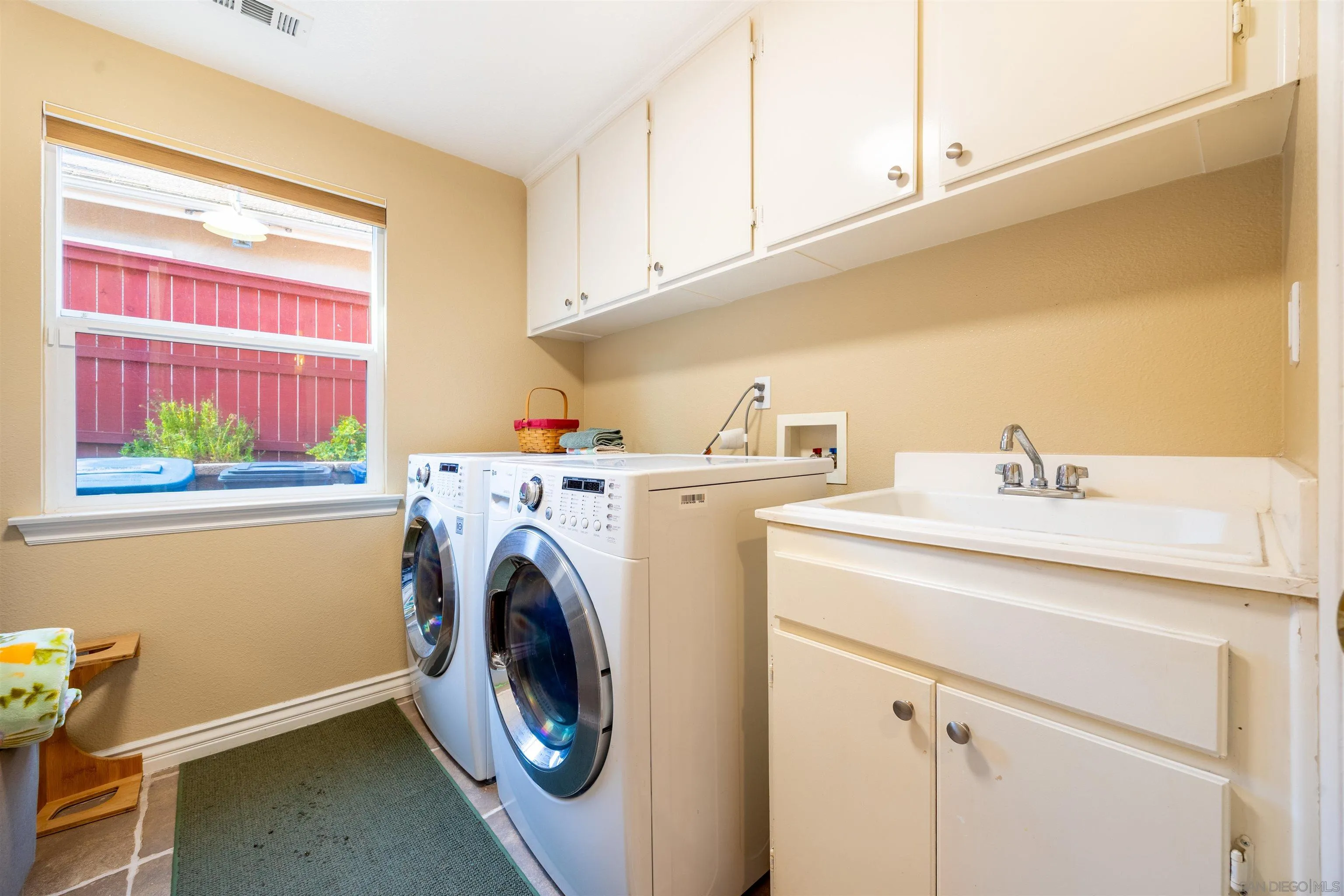 https://cdn.realtyfeed.com/cdn/127/250041209/79523ad080b281d06cee3b307d2d9736.webp