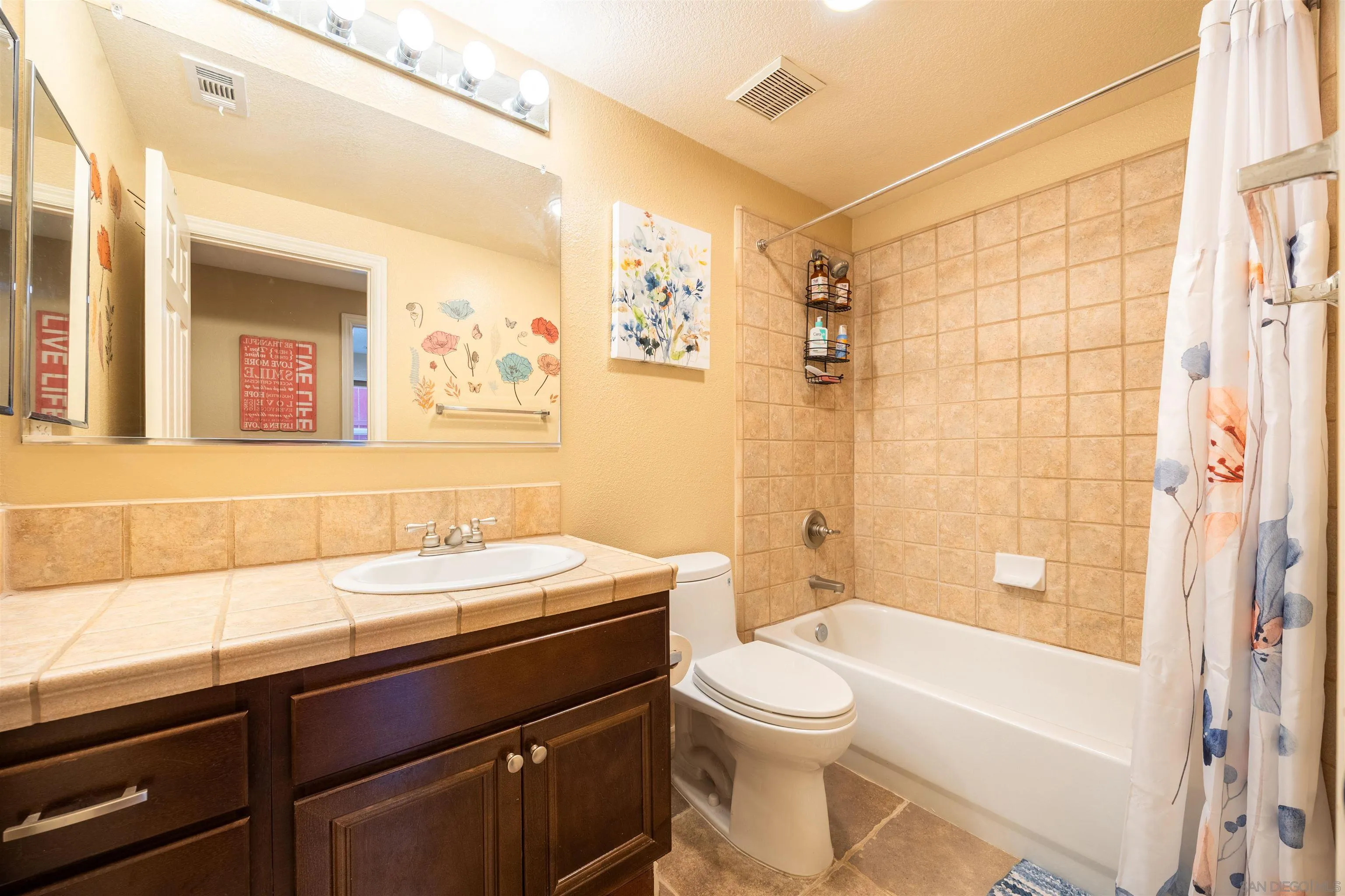 https://cdn.realtyfeed.com/cdn/127/250041209/7c8872cd8e3a6917a50c974e72f3c384.webp