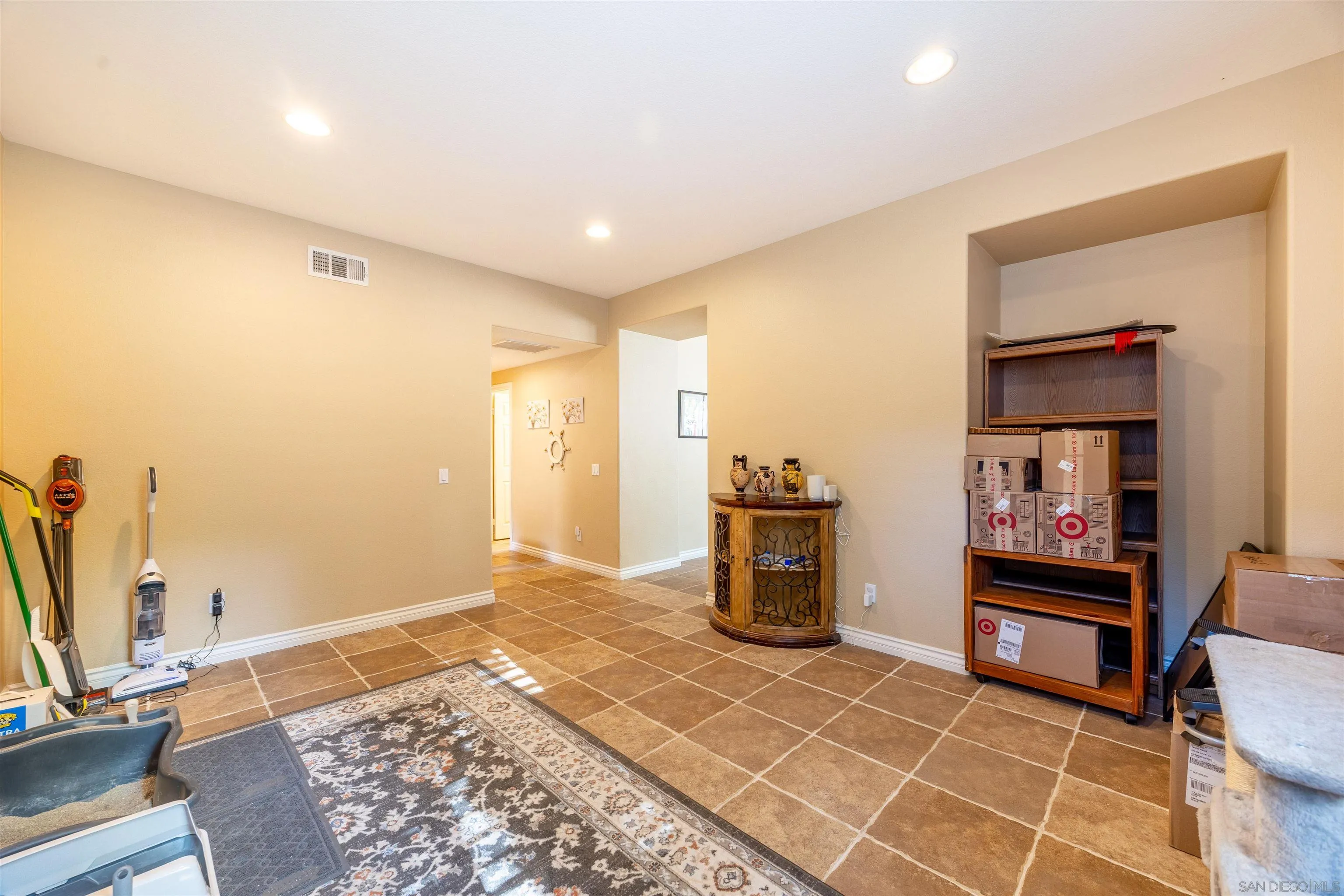https://cdn.realtyfeed.com/cdn/127/250041209/bda61ad2cc1fc092a462e68edf61ac37.webp