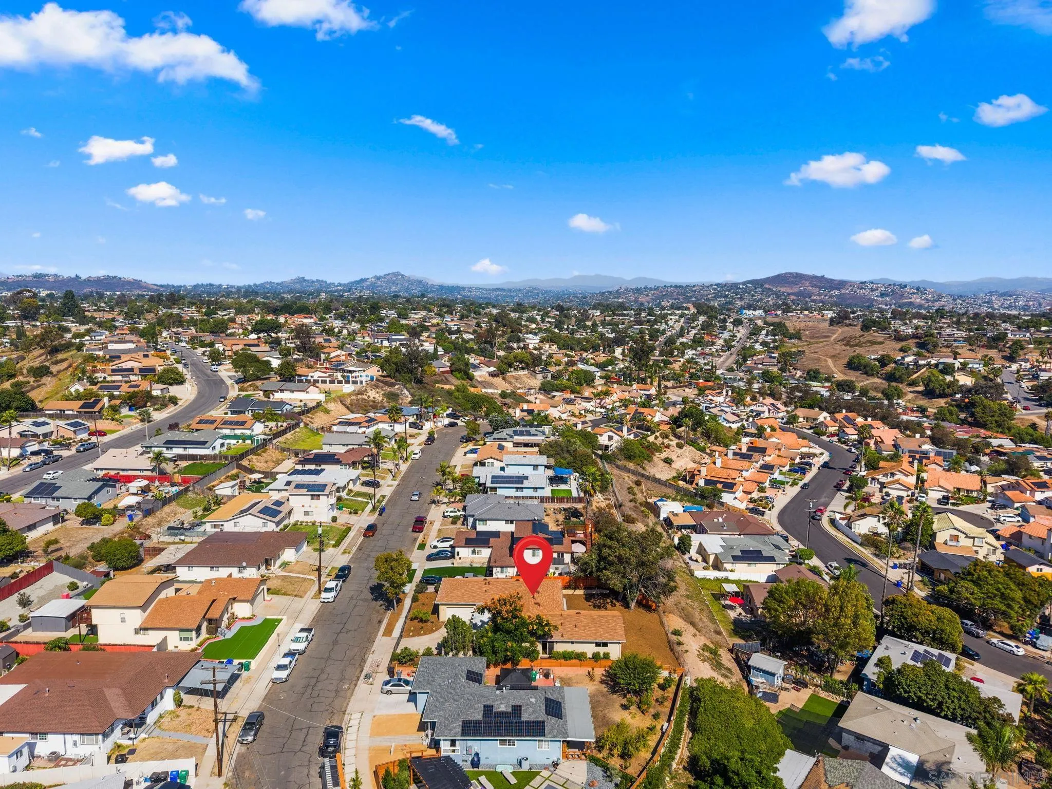 https://cdn.realtyfeed.com/cdn/127/250041215/2b4532e0f081a15b1920ae2fd90b111c.webp