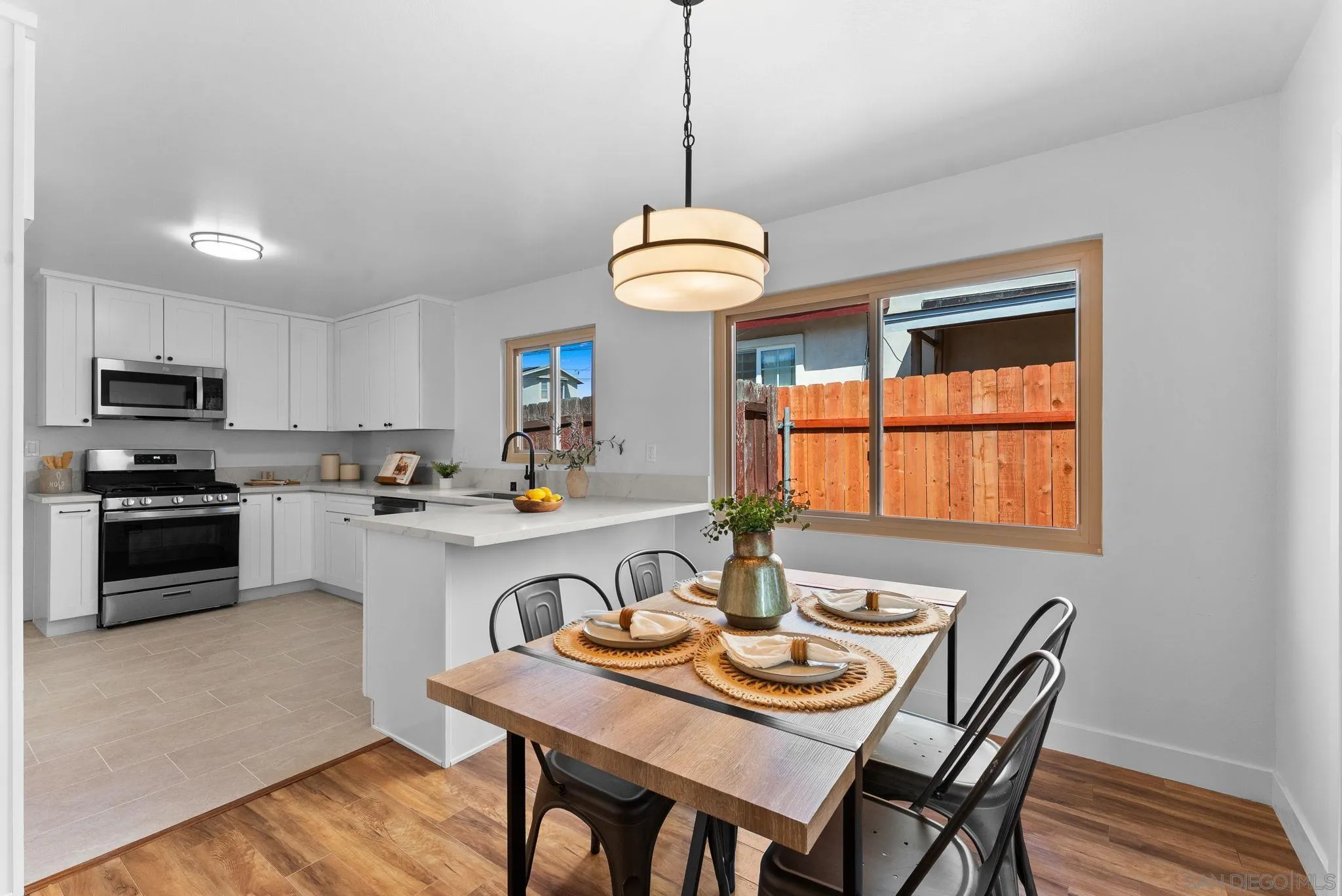 https://cdn.realtyfeed.com/cdn/127/250041215/79af42e0580fc0b3cddf128f8fd4bbb3.webp