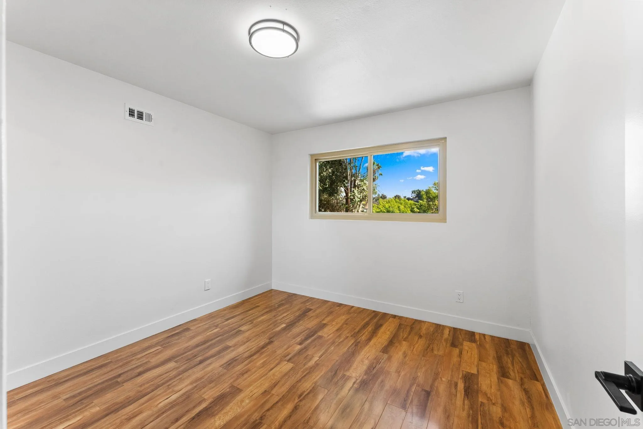 https://cdn.realtyfeed.com/cdn/127/250041215/8b02dc69a36c8f68b02e29725ffbe1d8.webp