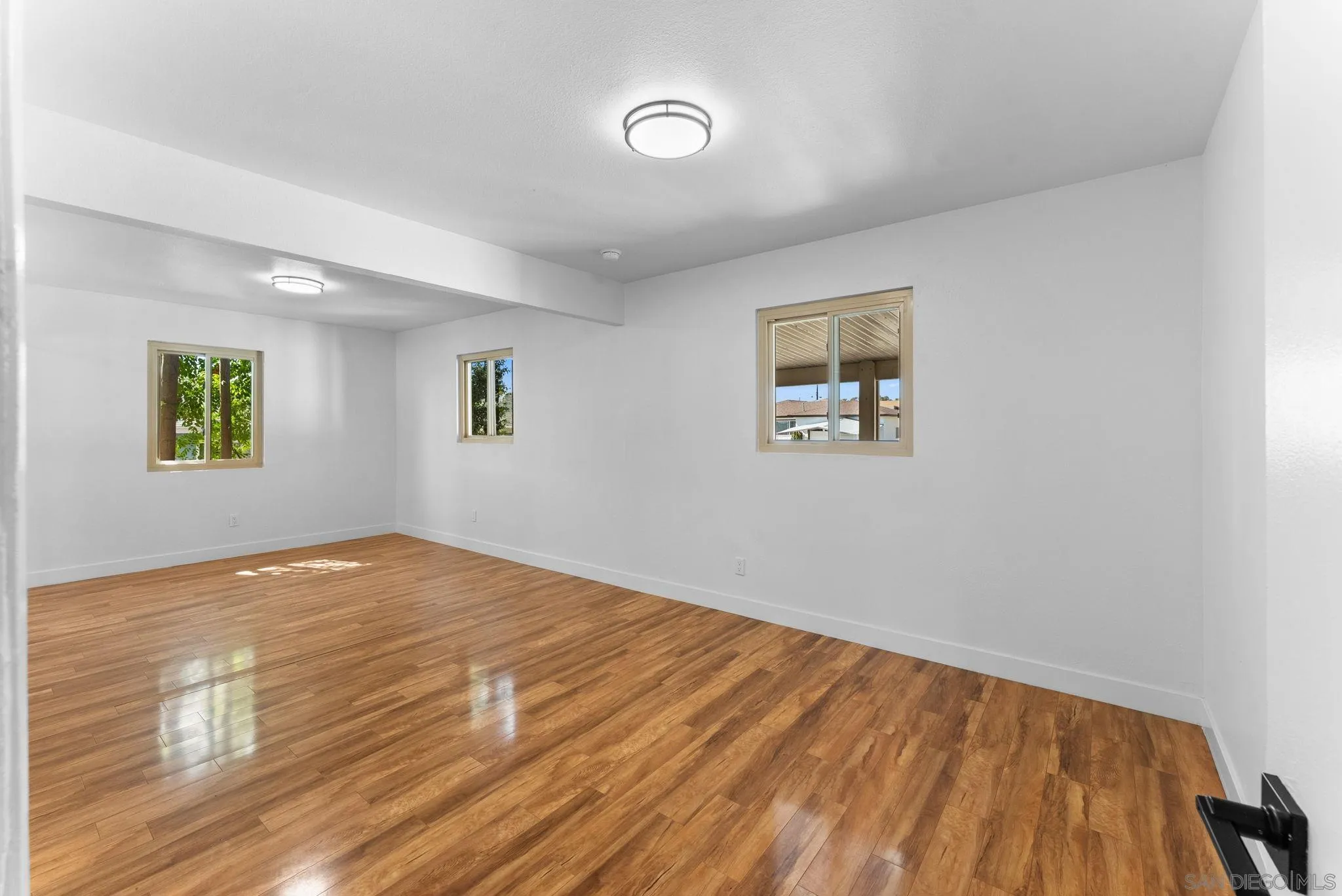 https://cdn.realtyfeed.com/cdn/127/250041215/cd5a1348a0a74cfb21e78fddd1754dcb.webp