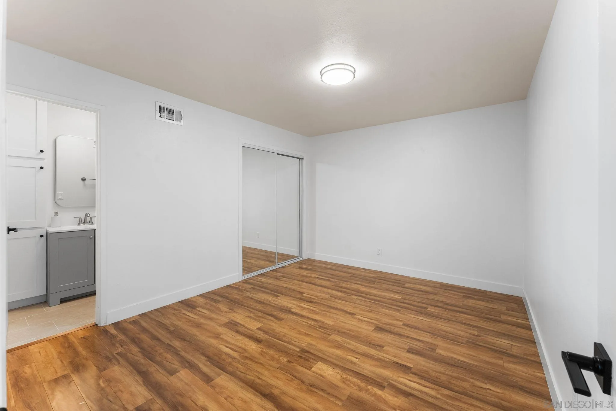 https://cdn.realtyfeed.com/cdn/127/250041215/d8a35acb404f984b8b7ec0fae742a8ba.webp