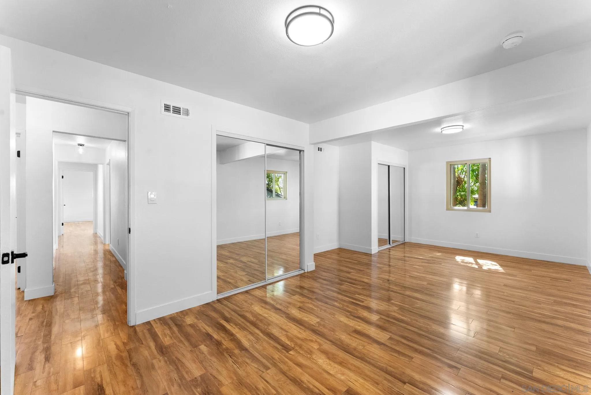 https://cdn.realtyfeed.com/cdn/127/250041215/ec37d1b3cbccf73180be2e0cc062a7b1.webp