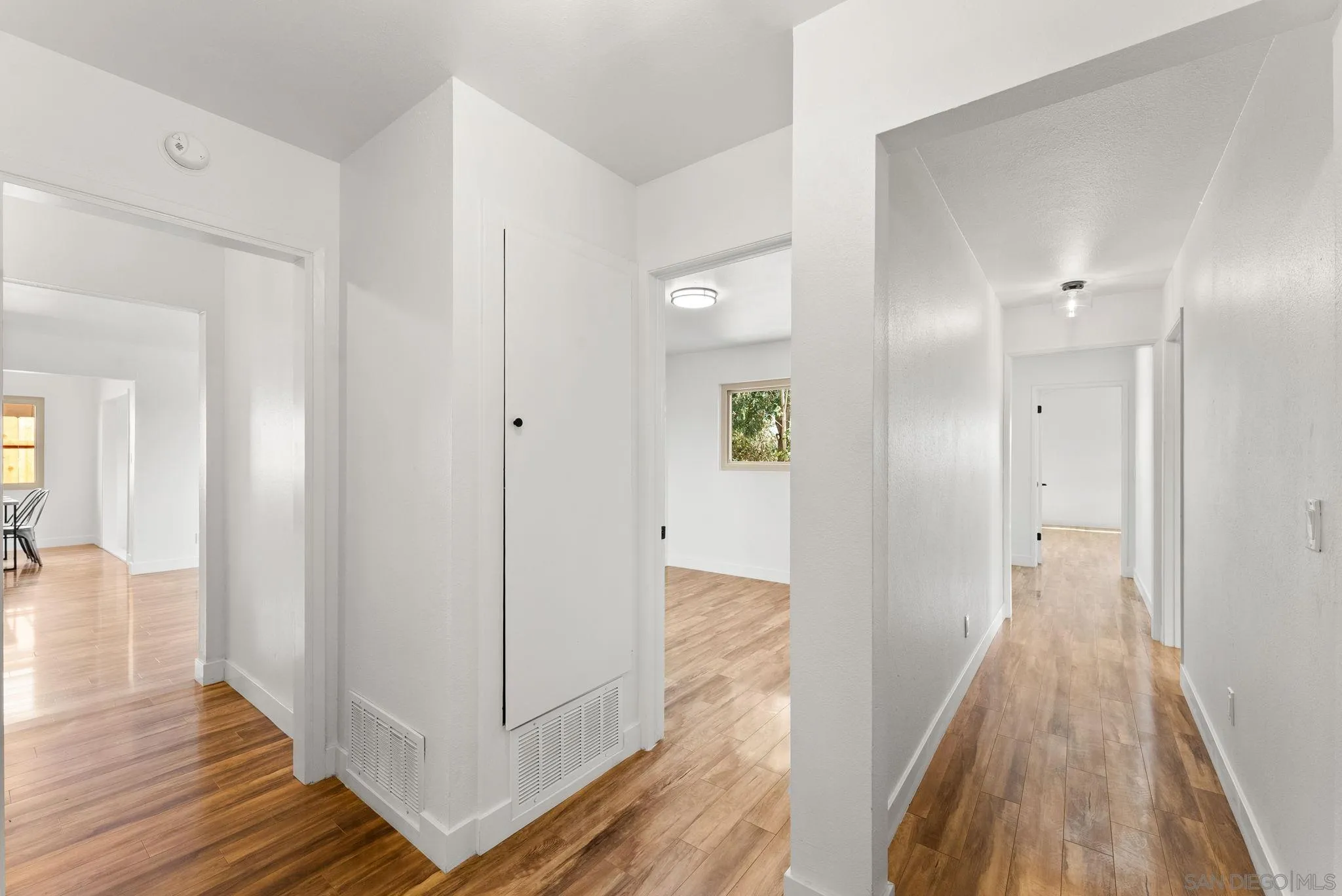 https://cdn.realtyfeed.com/cdn/127/250041215/f792bc1db8e05b5ff8ce4b5418d15ae6.webp