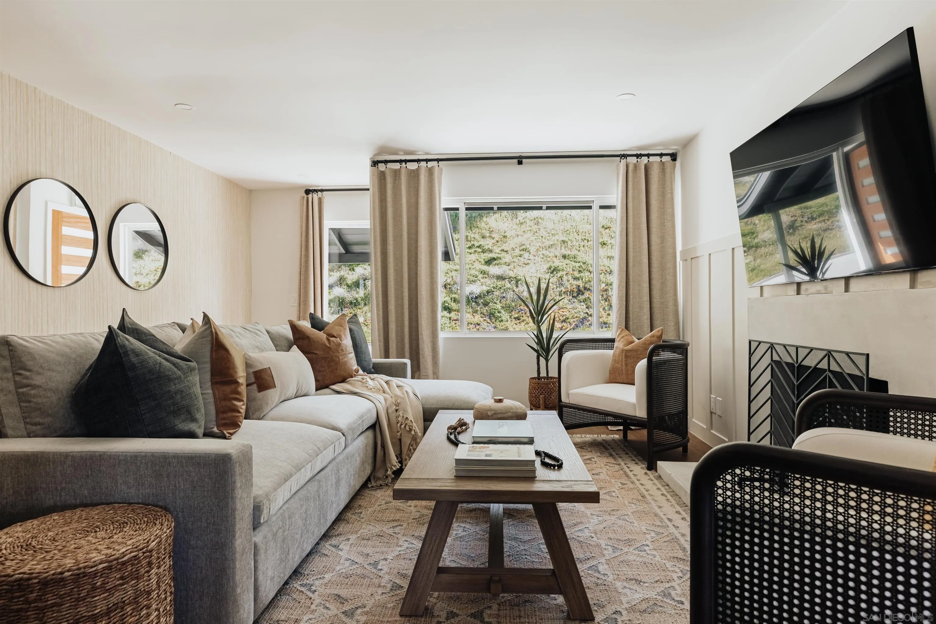 https://cdn.realtyfeed.com/cdn/127/250041216/4b04161b443d7ccd885dcf6ca3f3b7d5.webp