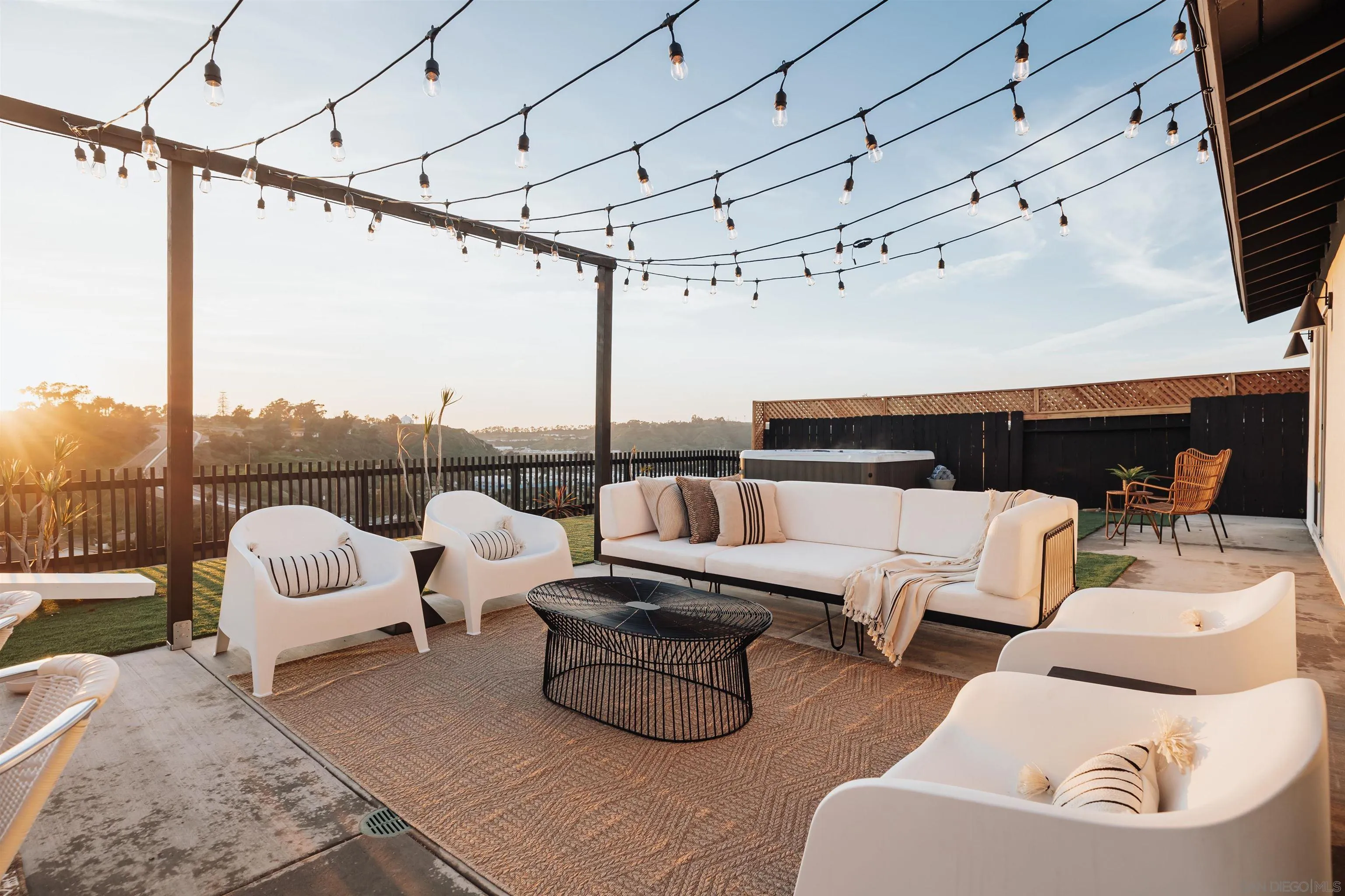 https://cdn.realtyfeed.com/cdn/127/250041216/a27e04866fa5c344a51fa4a725d40c32.webp