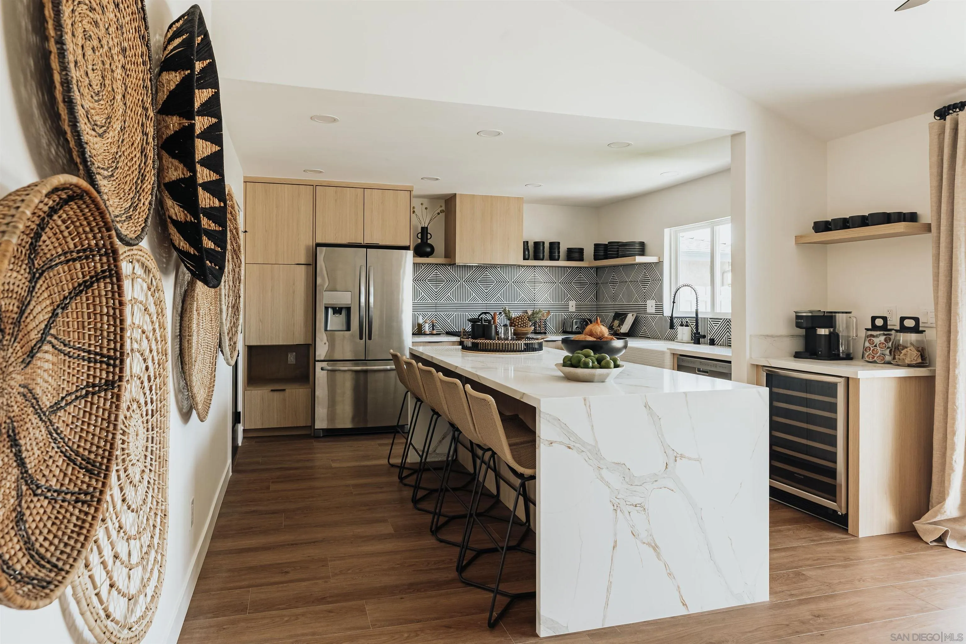 https://cdn.realtyfeed.com/cdn/127/250041216/a84df27e4725f918a07db38296a2ce44.webp