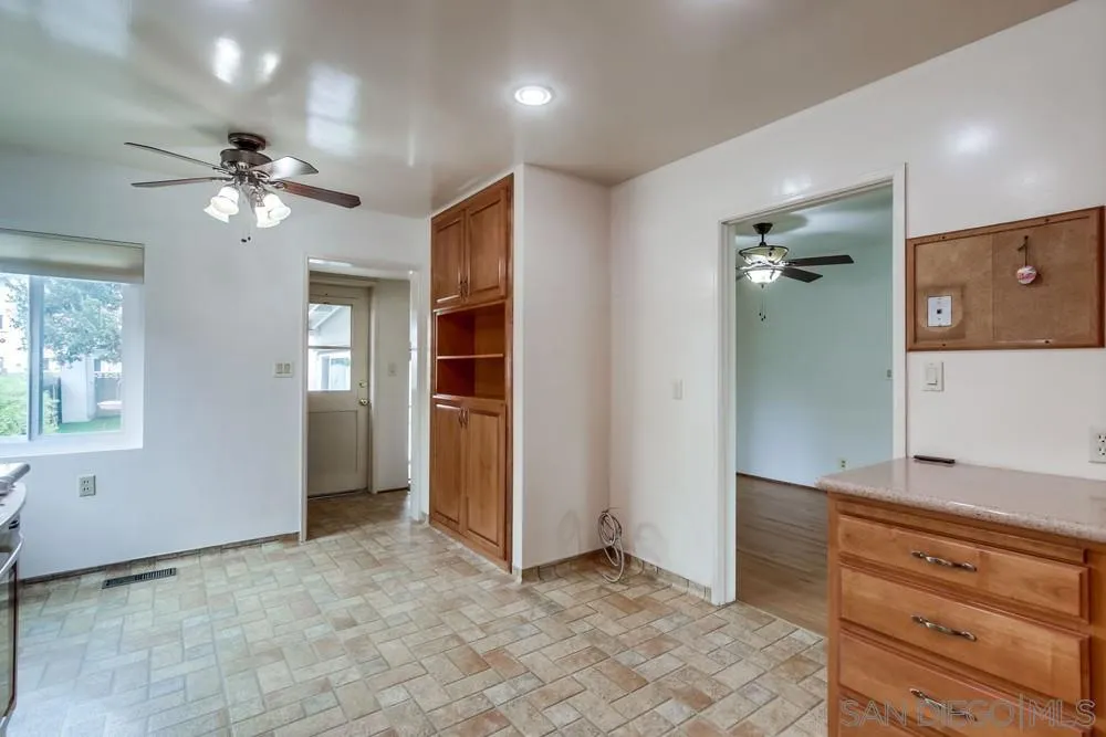 https://cdn.realtyfeed.com/cdn/127/250041217/95f38f240bf43a353ccc86f618e26d5d.webp