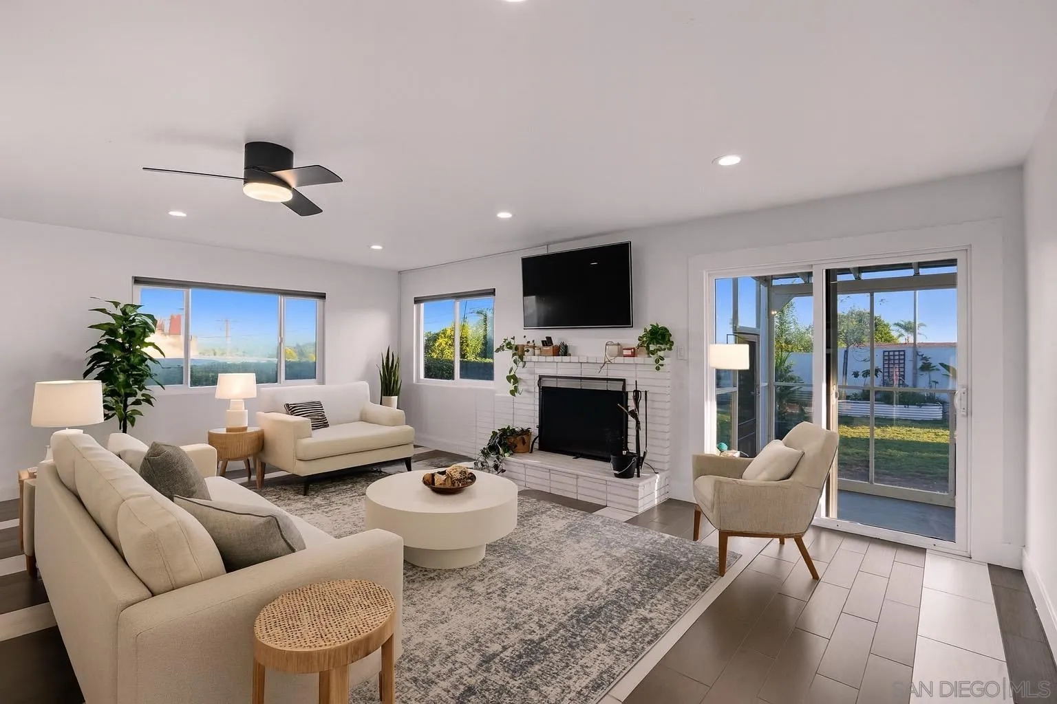 https://cdn.realtyfeed.com/cdn/127/250041222/71cad74591e079b94fe31083e204e104.webp