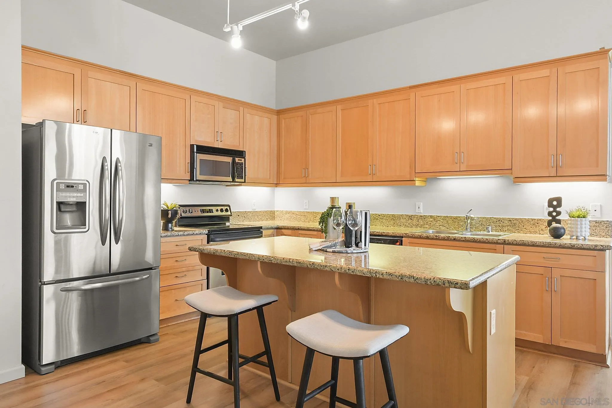 https://cdn.realtyfeed.com/cdn/127/250041225/47c1f7cef6190eb58d29eb5c693926ae.webp