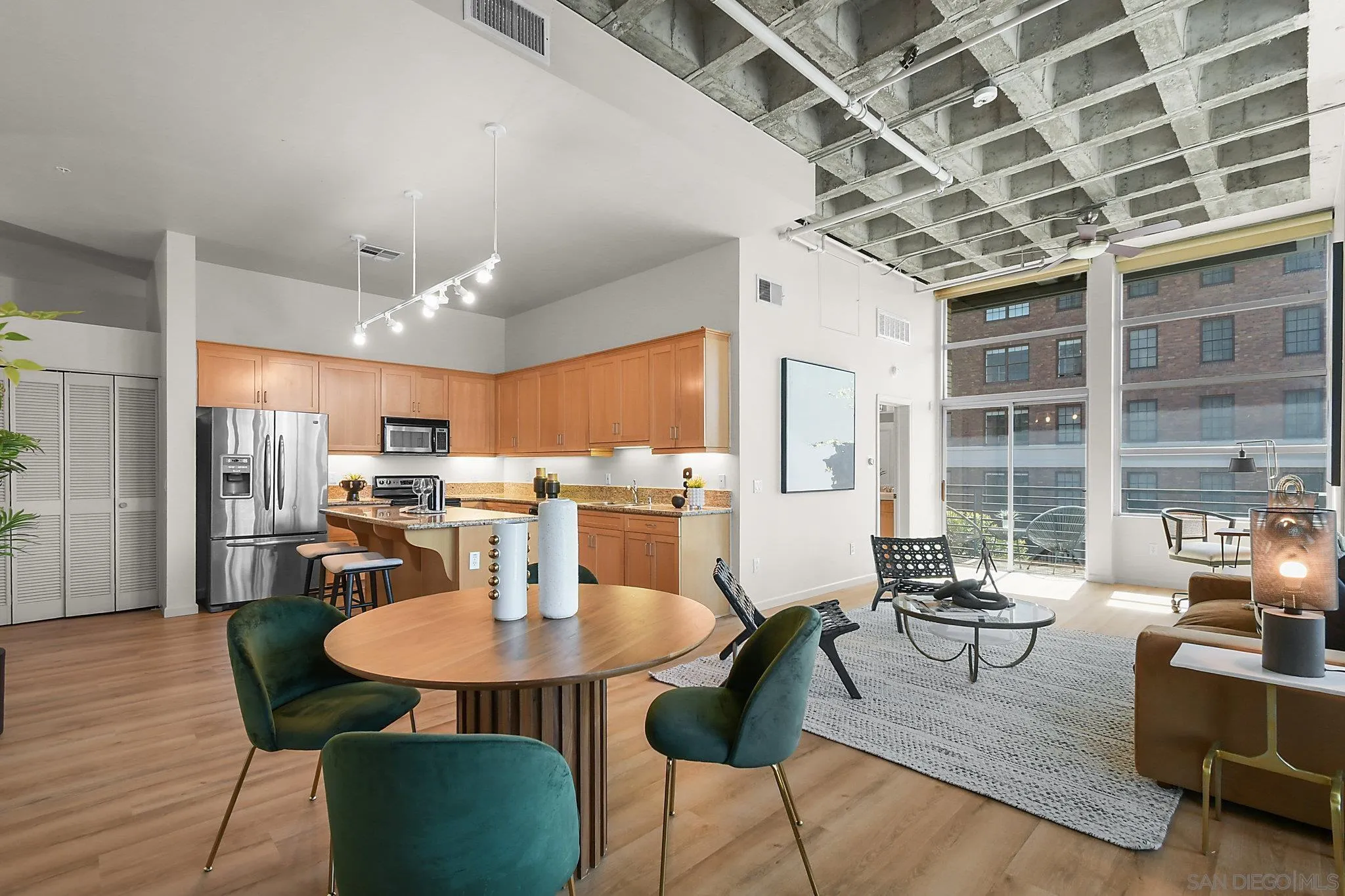 https://cdn.realtyfeed.com/cdn/127/250041225/63b3bdd9736edf30062cc27462ba3e28.webp