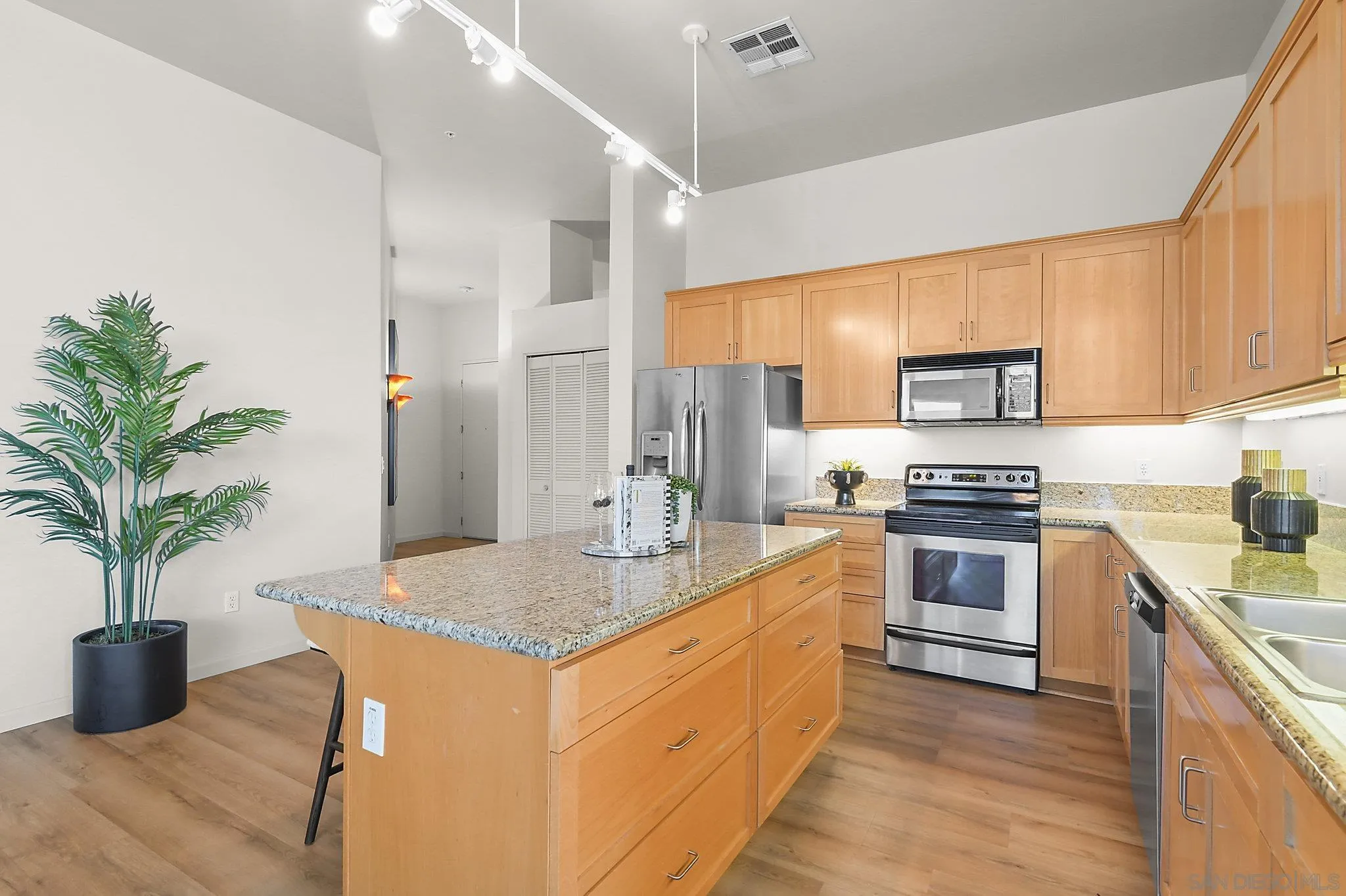 Photo #12: 250041225 Listing: Photo #12