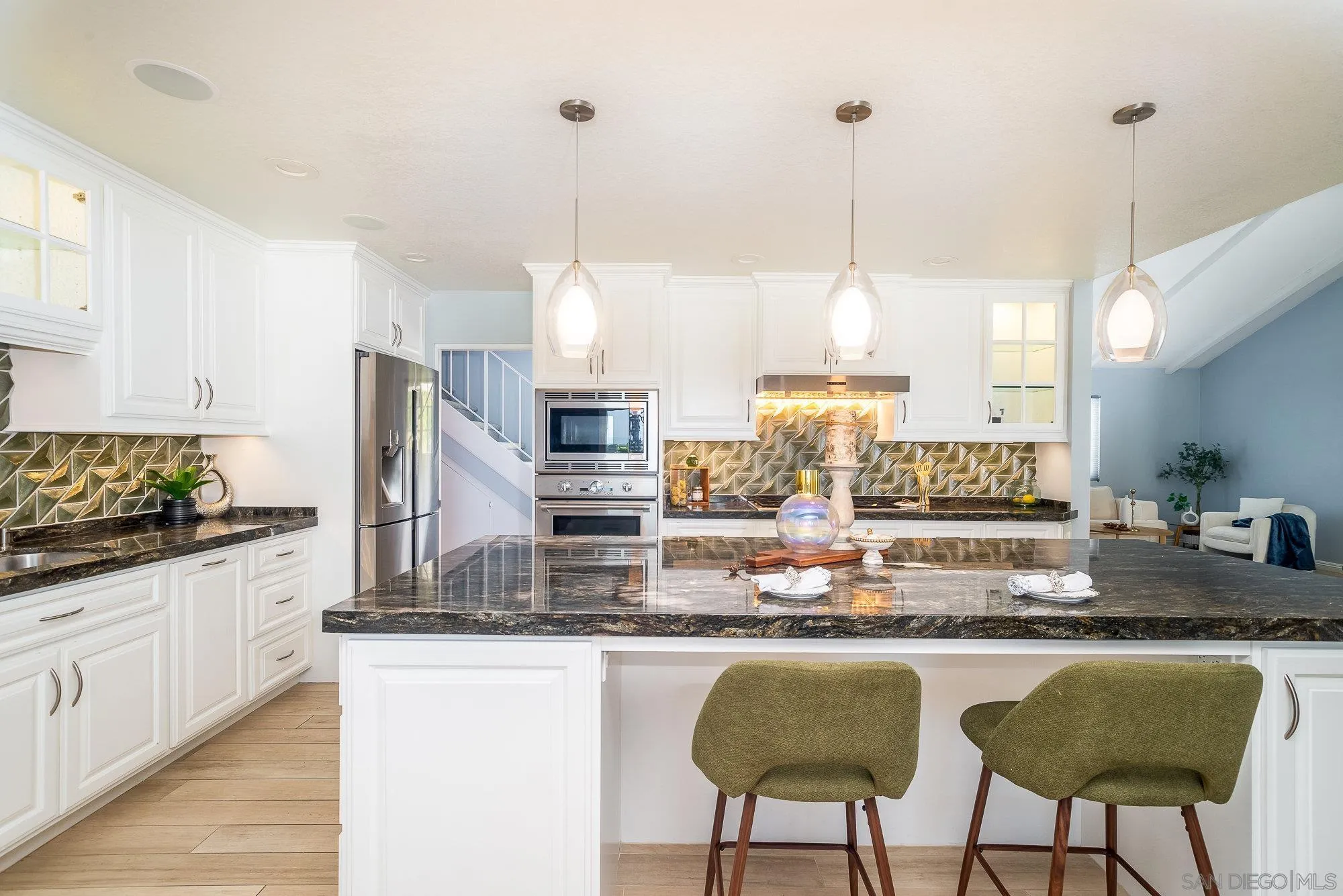https://cdn.realtyfeed.com/cdn/127/250041231/2c3871bbc2db1a033d882400476c78b1.webp