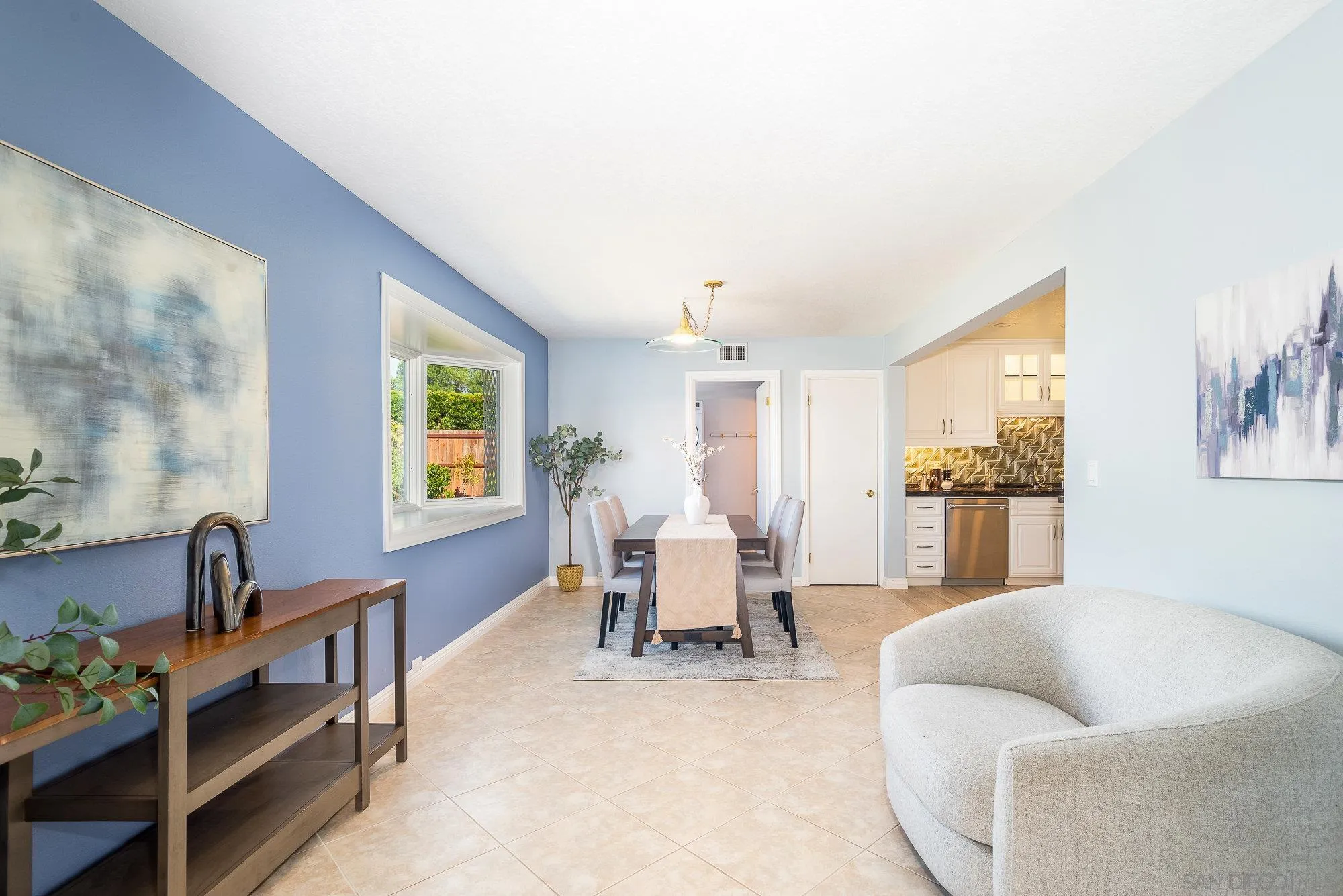 https://cdn.realtyfeed.com/cdn/127/250041231/ba317490abee3dea12061e981cb00d57.webp