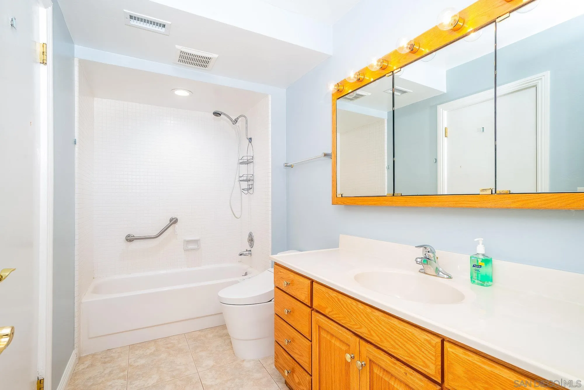 https://cdn.realtyfeed.com/cdn/127/250041231/c7c317f16c5293f1cc9984603f88dee2.webp