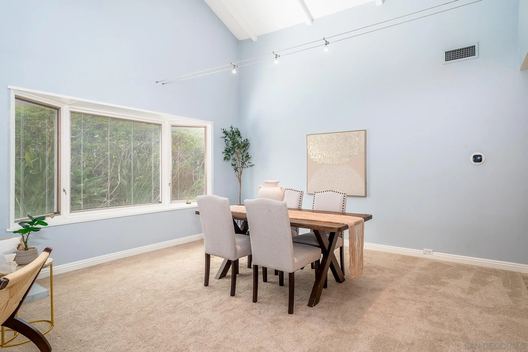 https://cdn.realtyfeed.com/cdn/127/250041231/ca680b93f7a605480db7c709b13aa599.webp