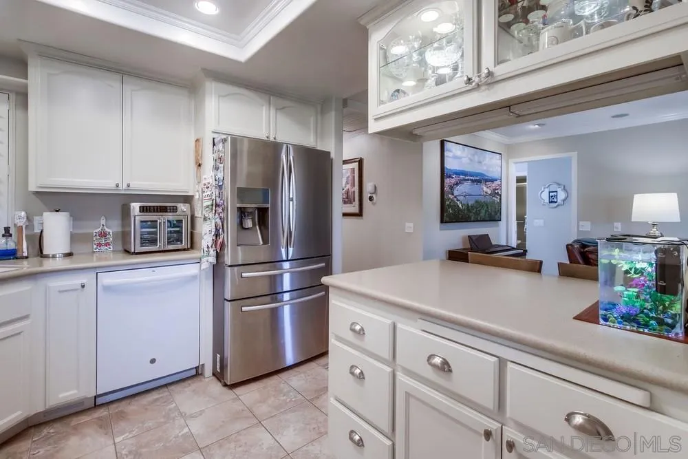 https://cdn.realtyfeed.com/cdn/127/250041235/6f558f5e23a9307dee6439313c7ed843.webp