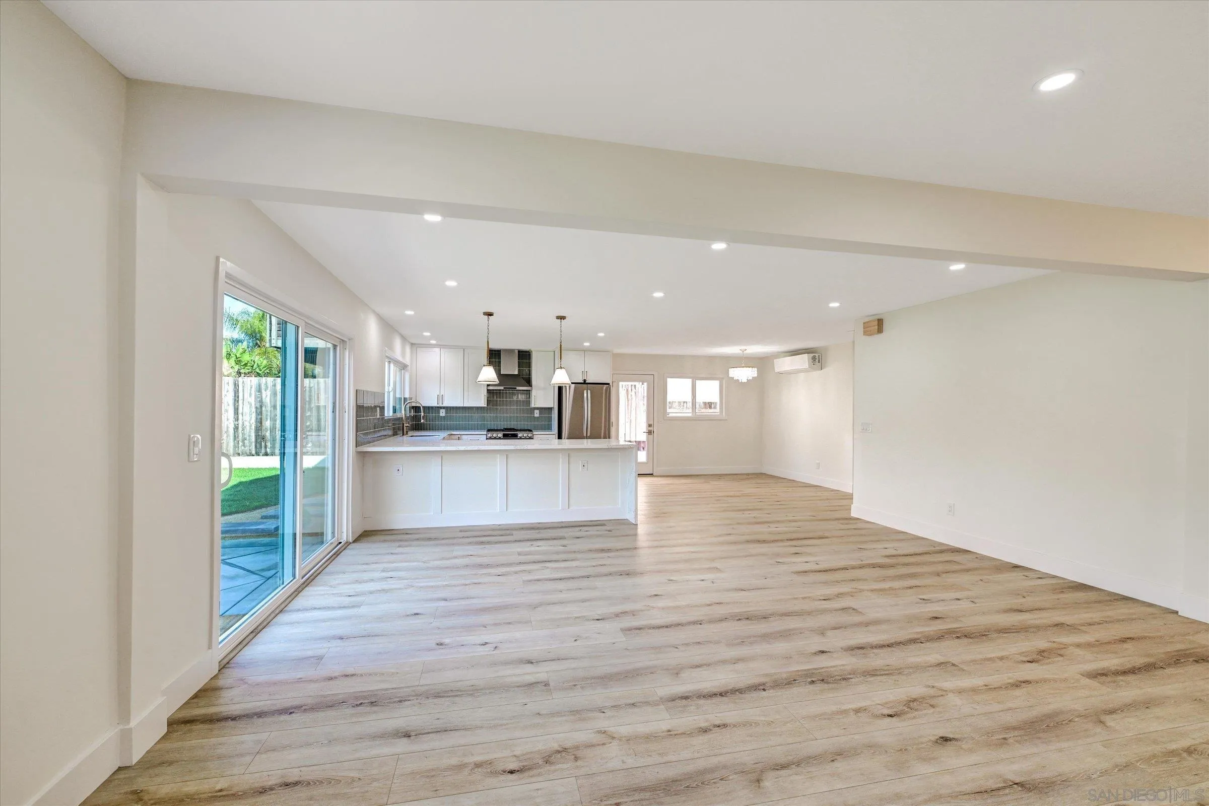 https://cdn.realtyfeed.com/cdn/127/250041237/fdf2ca2456a21f4c2f4ec6b4f7d40054.webp