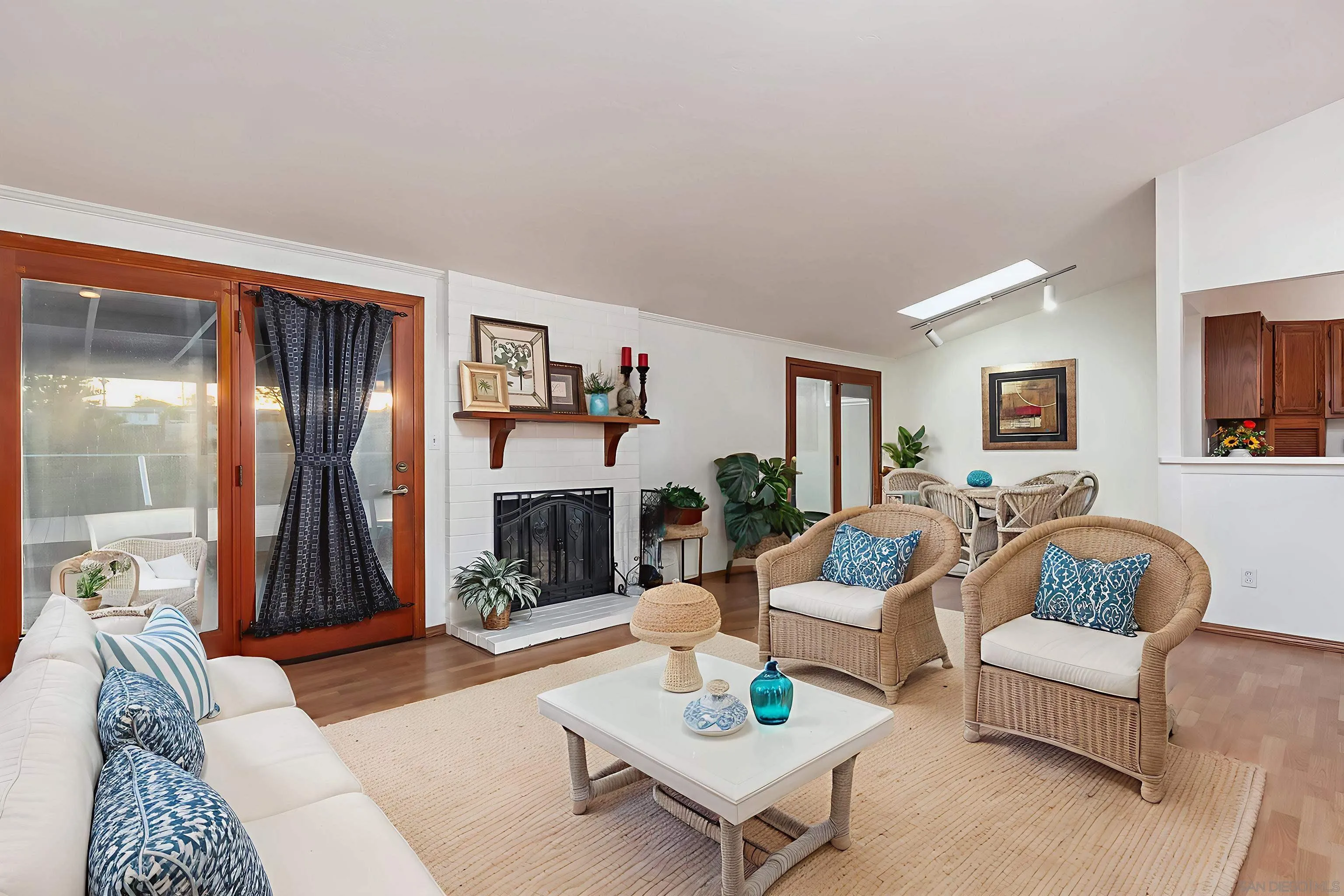 https://cdn.realtyfeed.com/cdn/127/250041238/4035c0db884b3653688d6113403179de.webp