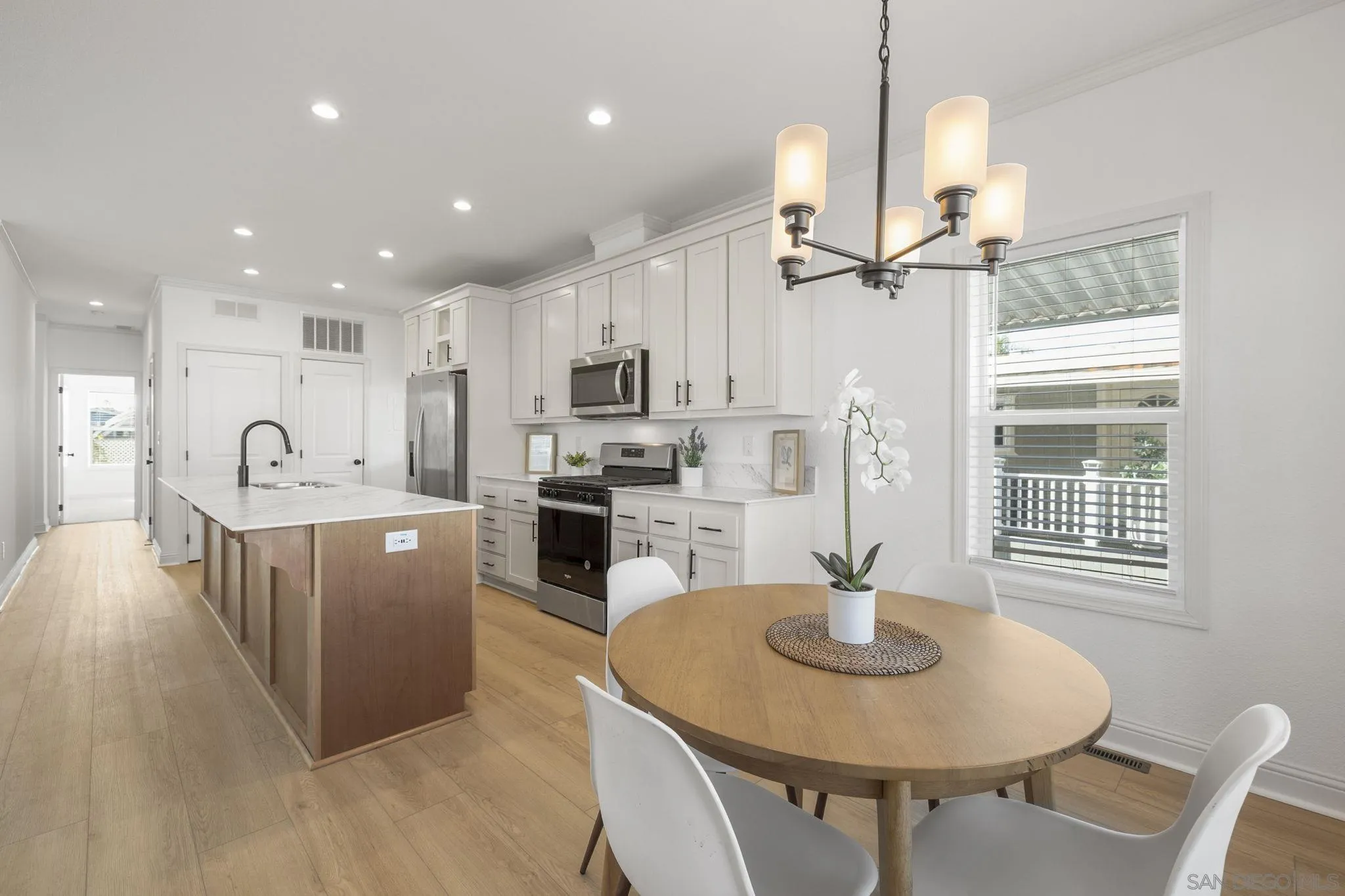 https://cdn.realtyfeed.com/cdn/127/250041242/50a18b5125d1348856a144131ba0e631.webp
