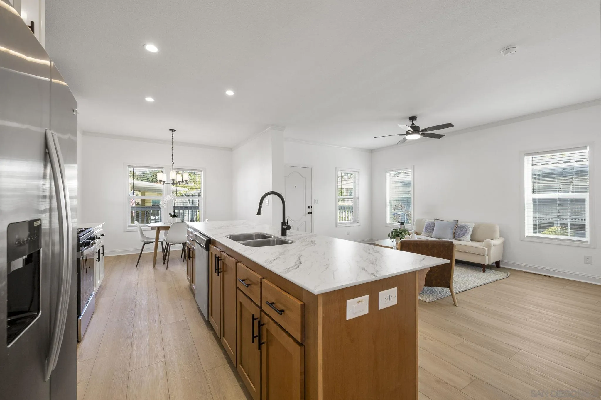 https://cdn.realtyfeed.com/cdn/127/250041242/ed77d188890e110f35e401599468fcb0.webp