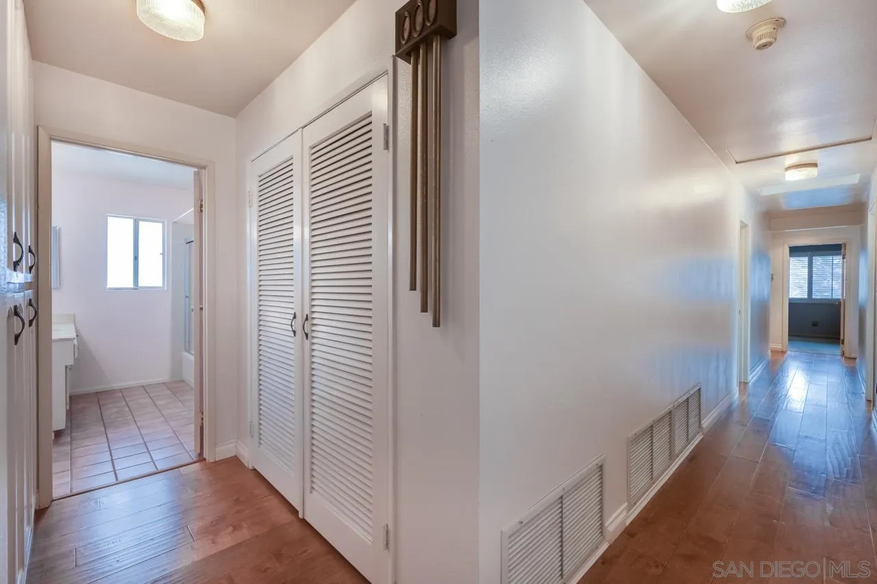 https://cdn.realtyfeed.com/cdn/127/250041245/7aa174ddb55f85cc2f758907b8379fb6.webp