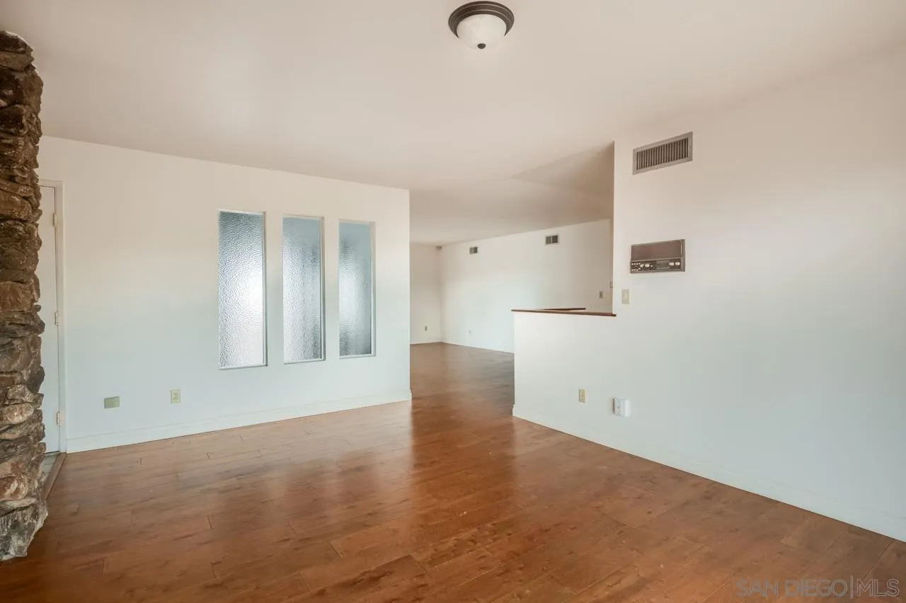 https://cdn.realtyfeed.com/cdn/127/250041245/864555267449743a5ba7ff587020171c.webp