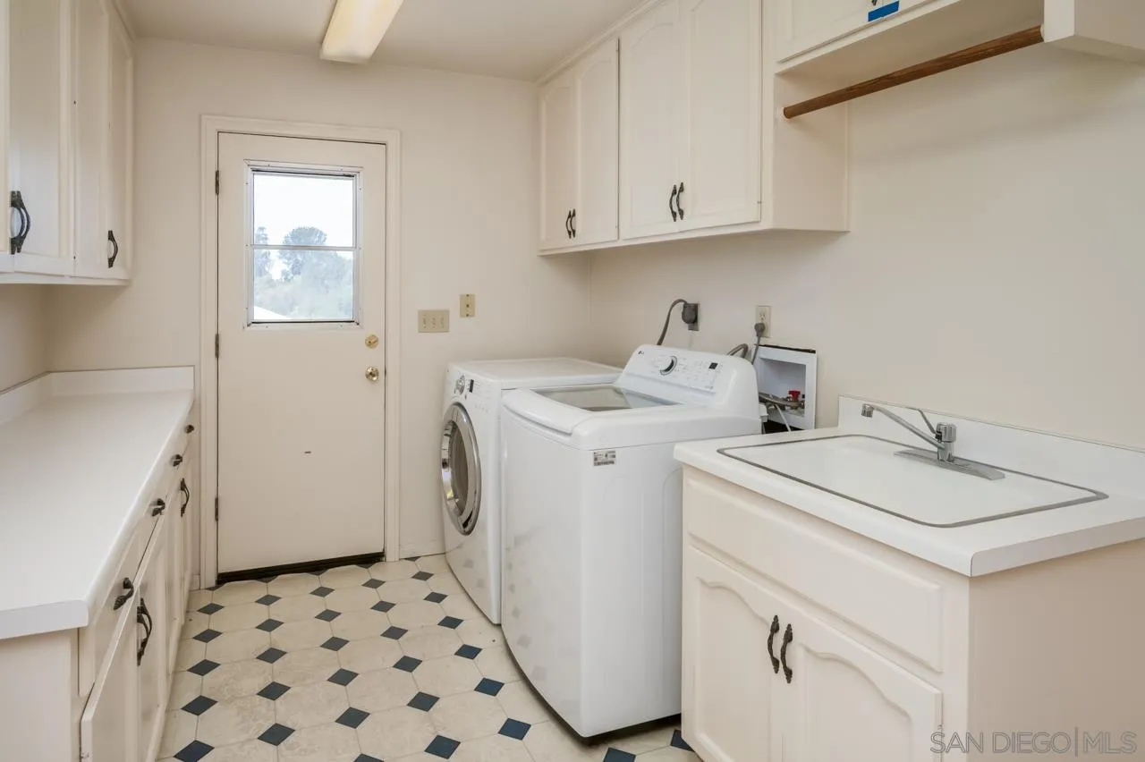 https://cdn.realtyfeed.com/cdn/127/250041245/c5486859c70a13ccc696272c496a0461.webp