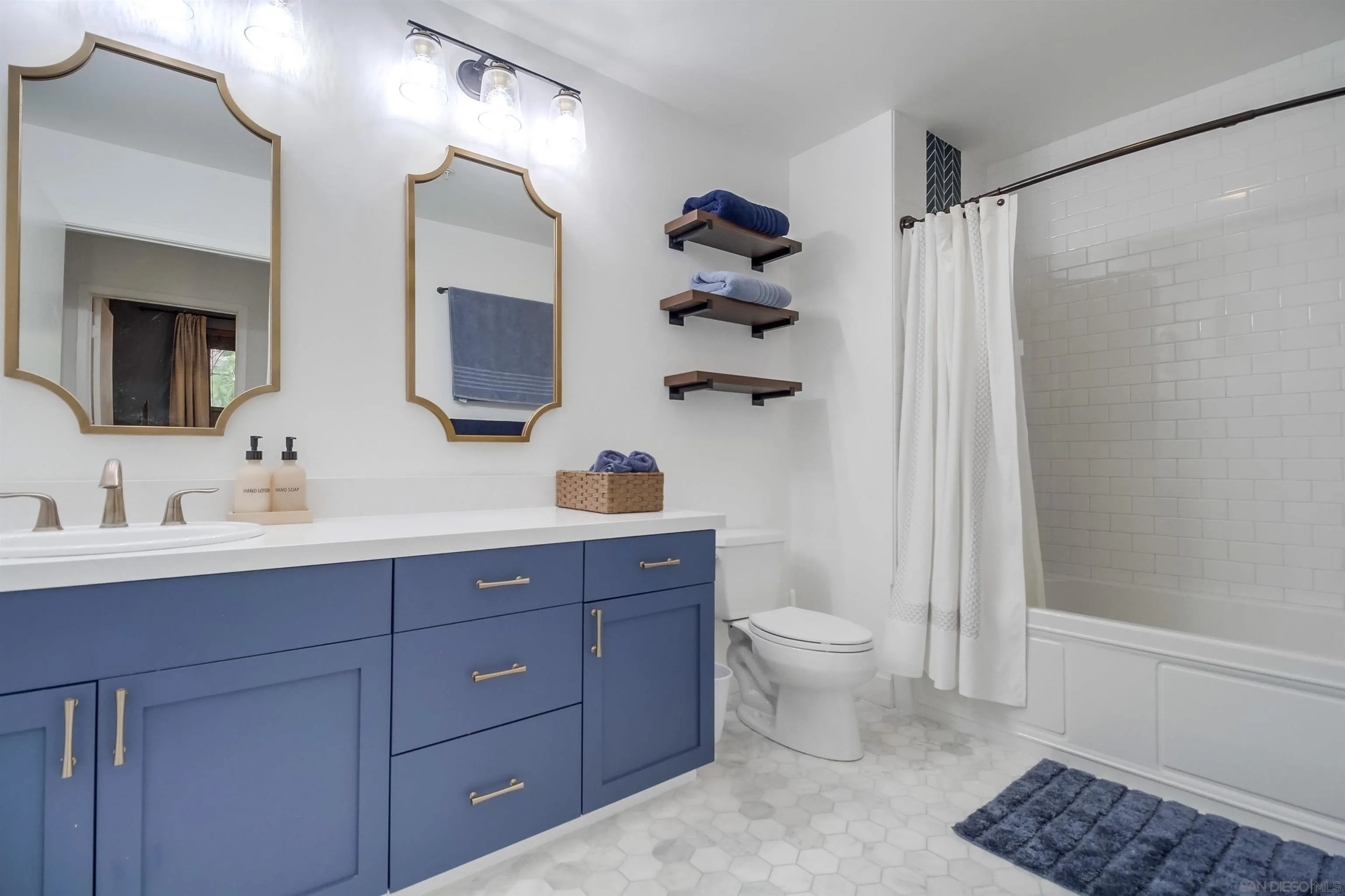 https://cdn.realtyfeed.com/cdn/127/250041257/657552ecf7e457a137c3d872303ecad9.webp