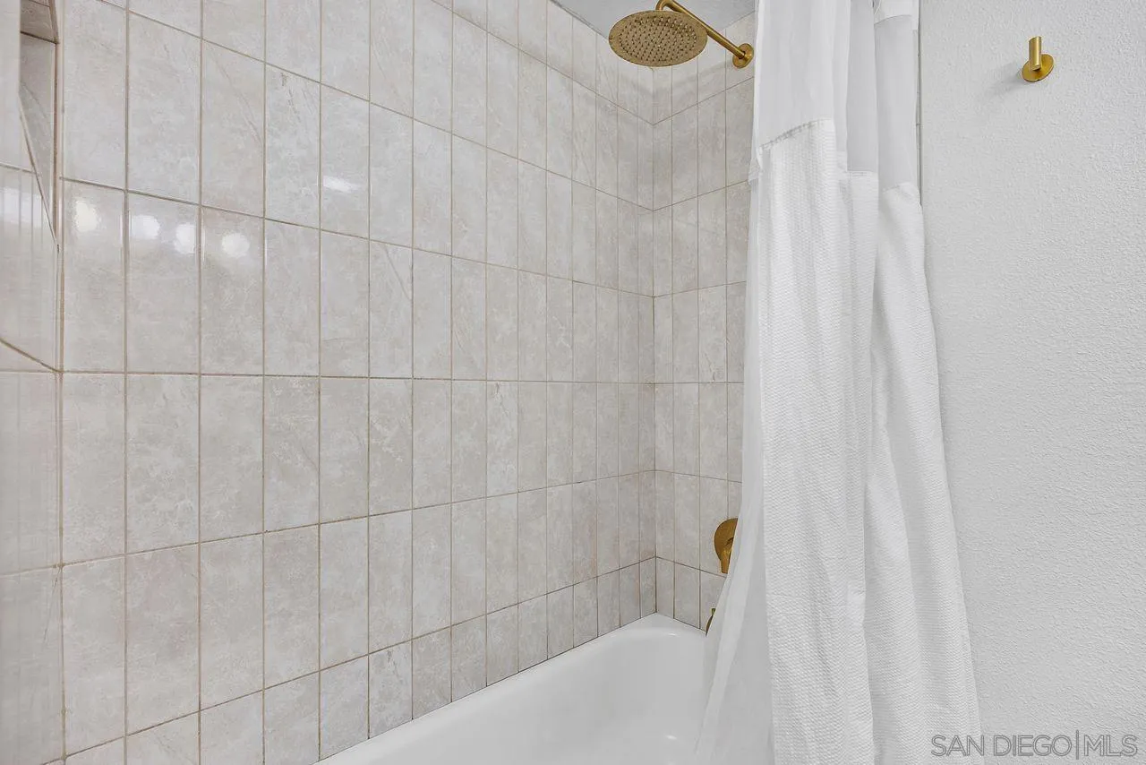 https://cdn.realtyfeed.com/cdn/127/250041259/e87b68f7ce33b31ddf20496c57963e74.webp